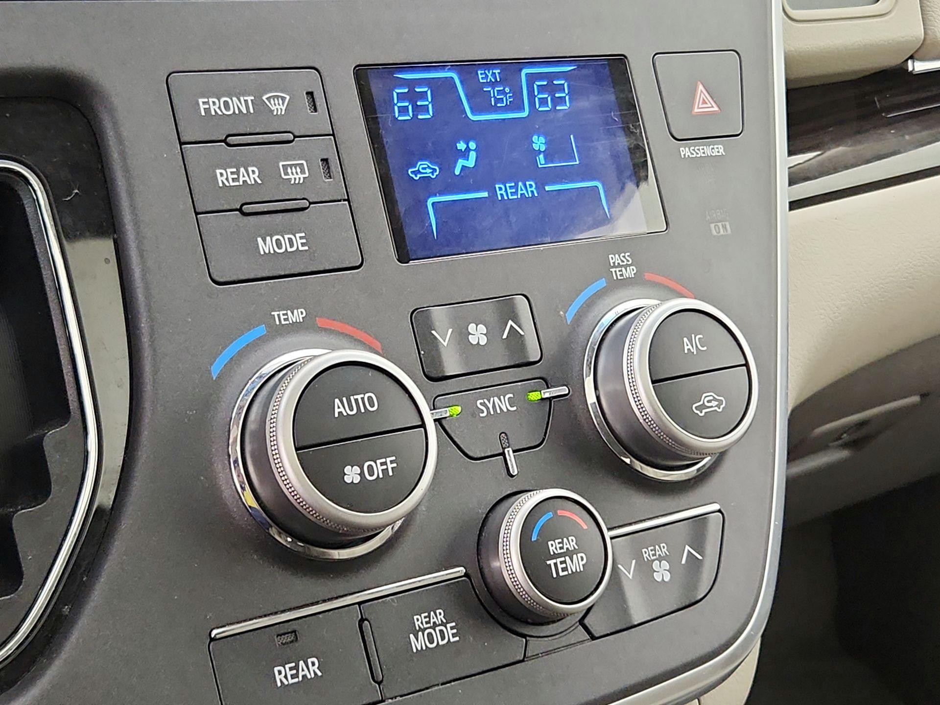 Thumbnail: 2015 Toyota Sienna - 17