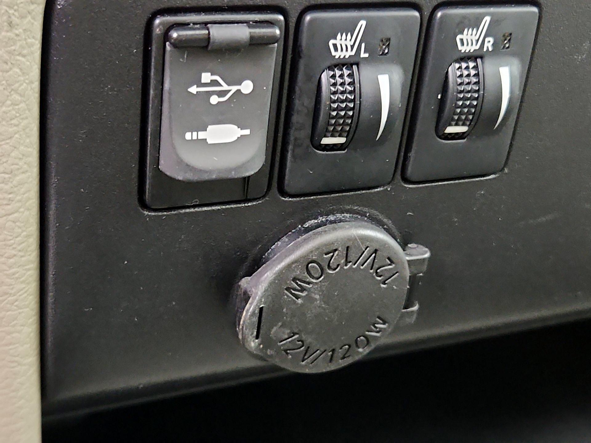 Thumbnail: 2015 Toyota Sienna - 19