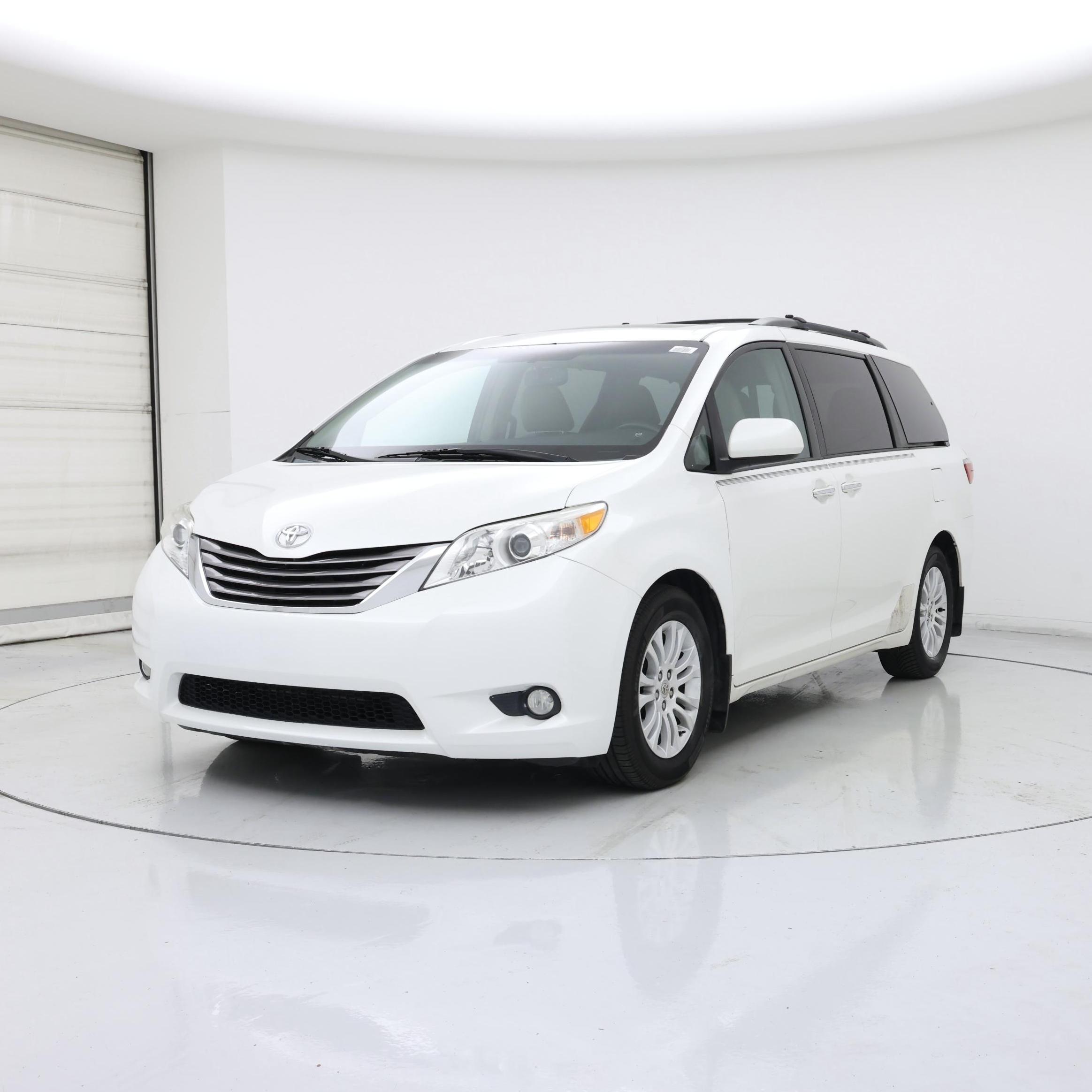 Thumbnail: 2015 Toyota Sienna - 4