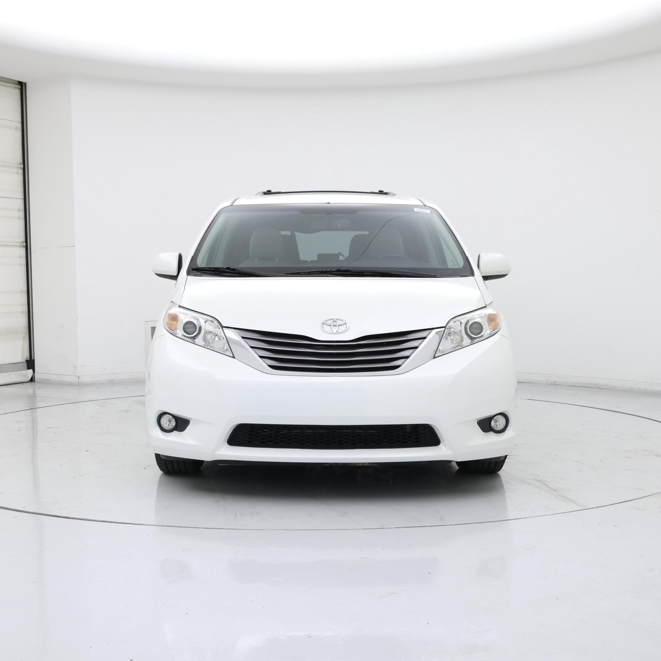 Thumbnail: 2015 Toyota Sienna - 5