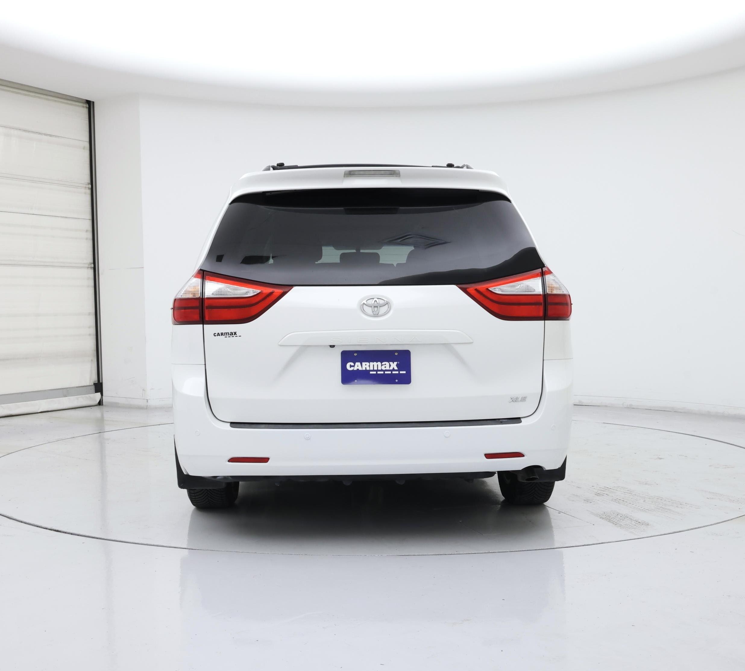 Thumbnail: 2015 Toyota Sienna - 6