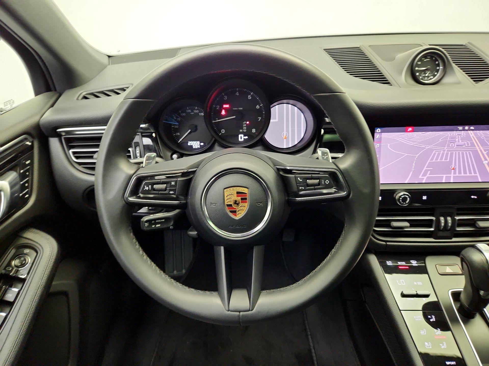 Thumbnail: 2022 Porsche Macan - 10