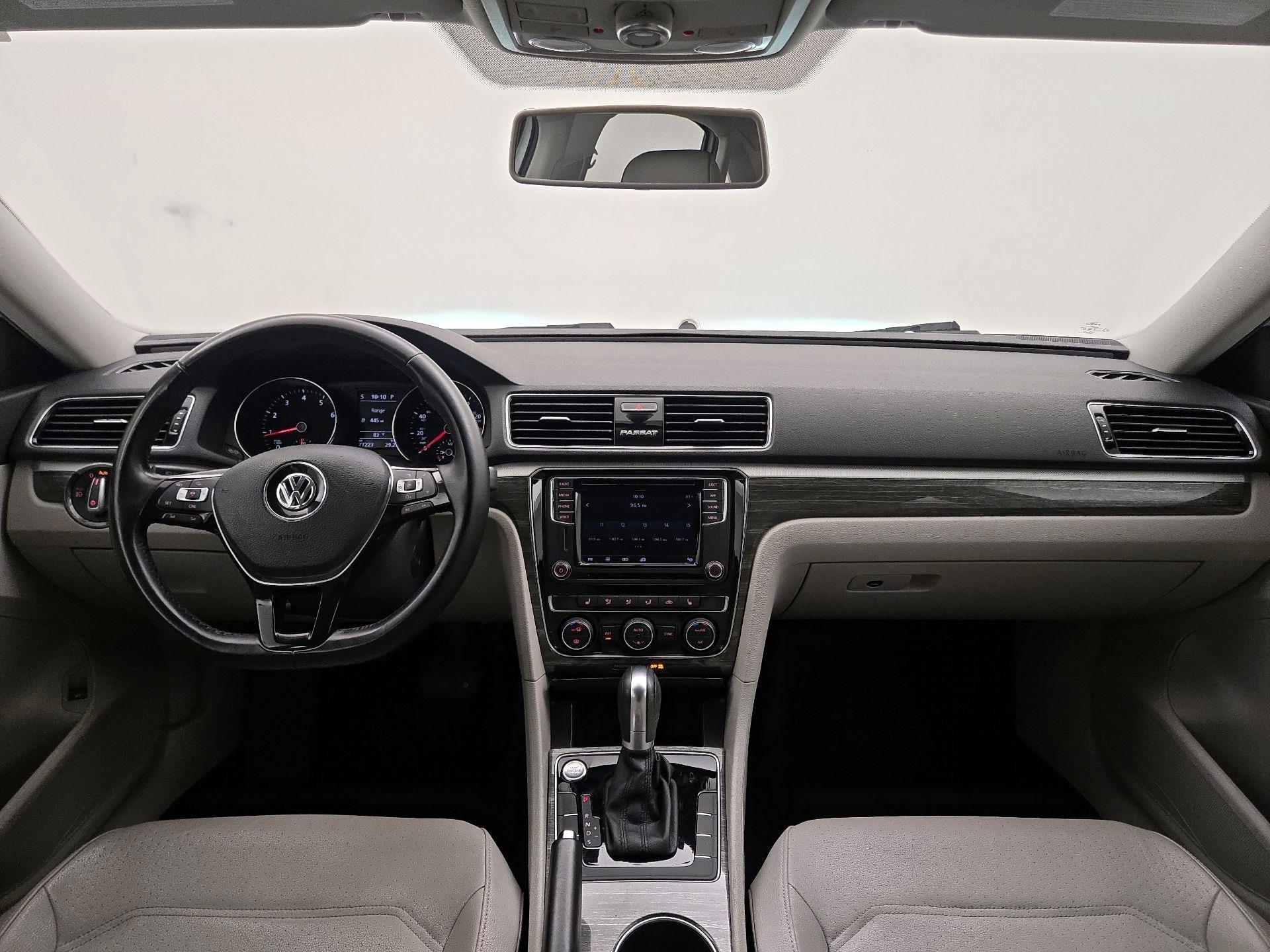 Thumbnail: 2018 Volkswagen Passat - 9