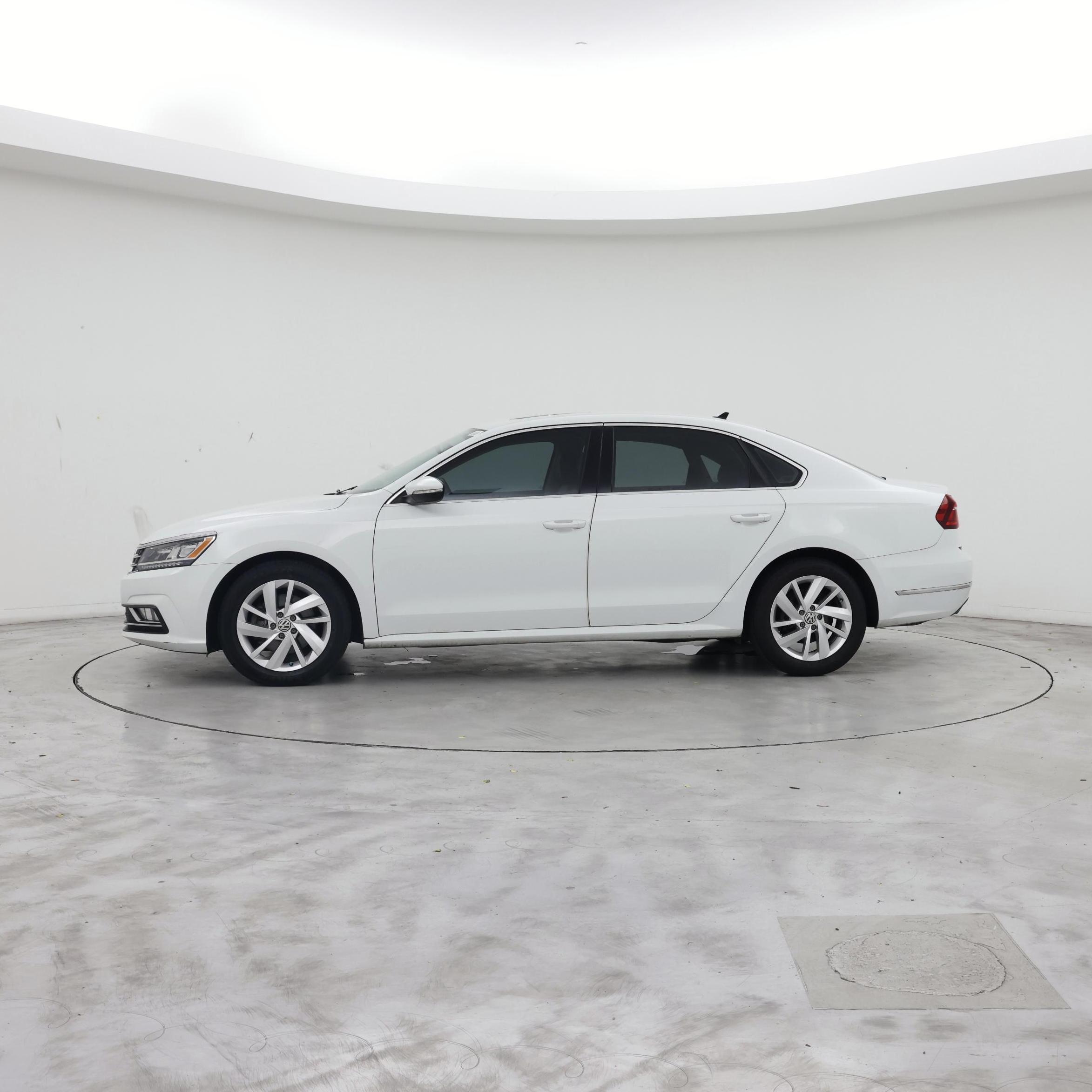 Thumbnail: 2018 Volkswagen Passat - 3