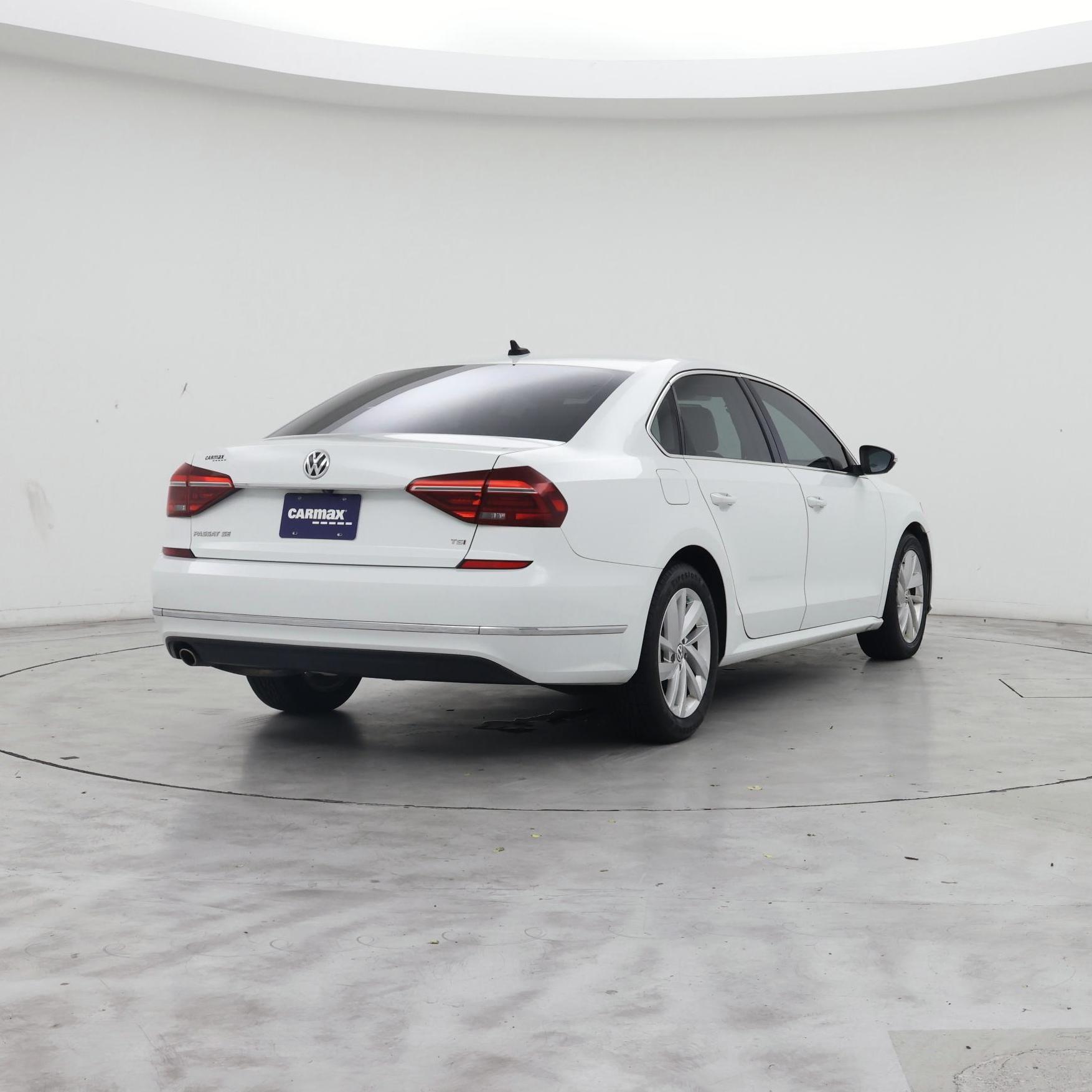 Thumbnail: 2018 Volkswagen Passat - 8
