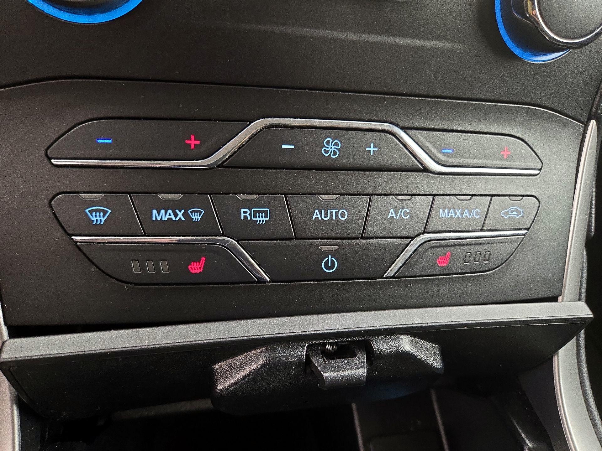 Thumbnail: 2019 Ford Edge - 17