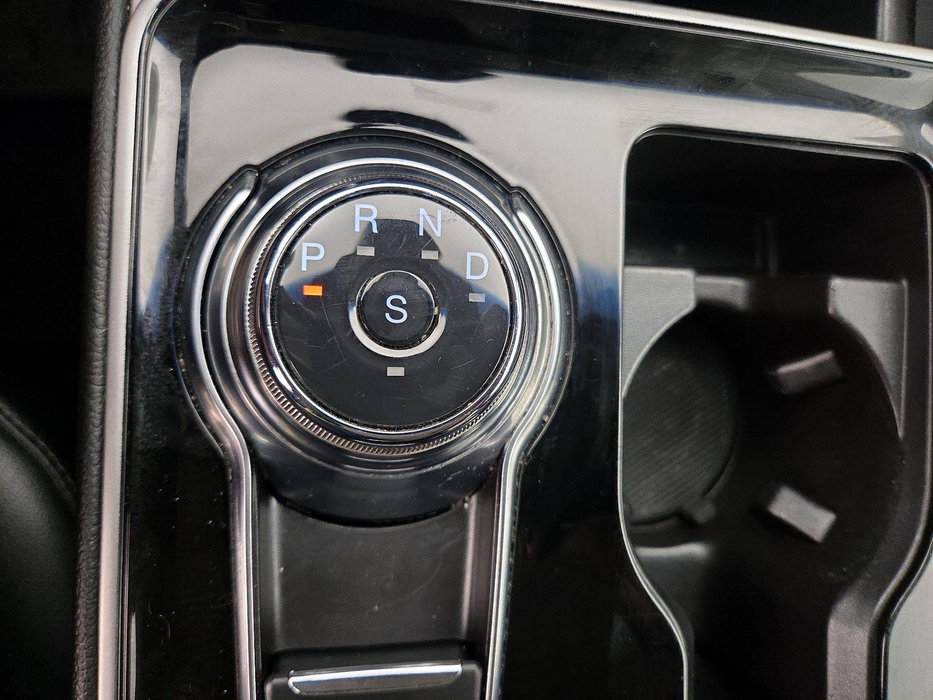 Thumbnail: 2019 Ford Edge - 18