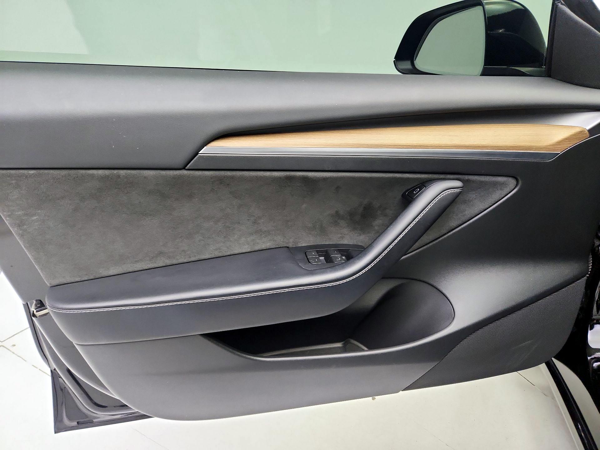 Thumbnail: 2023 Tesla Model 3 - 12