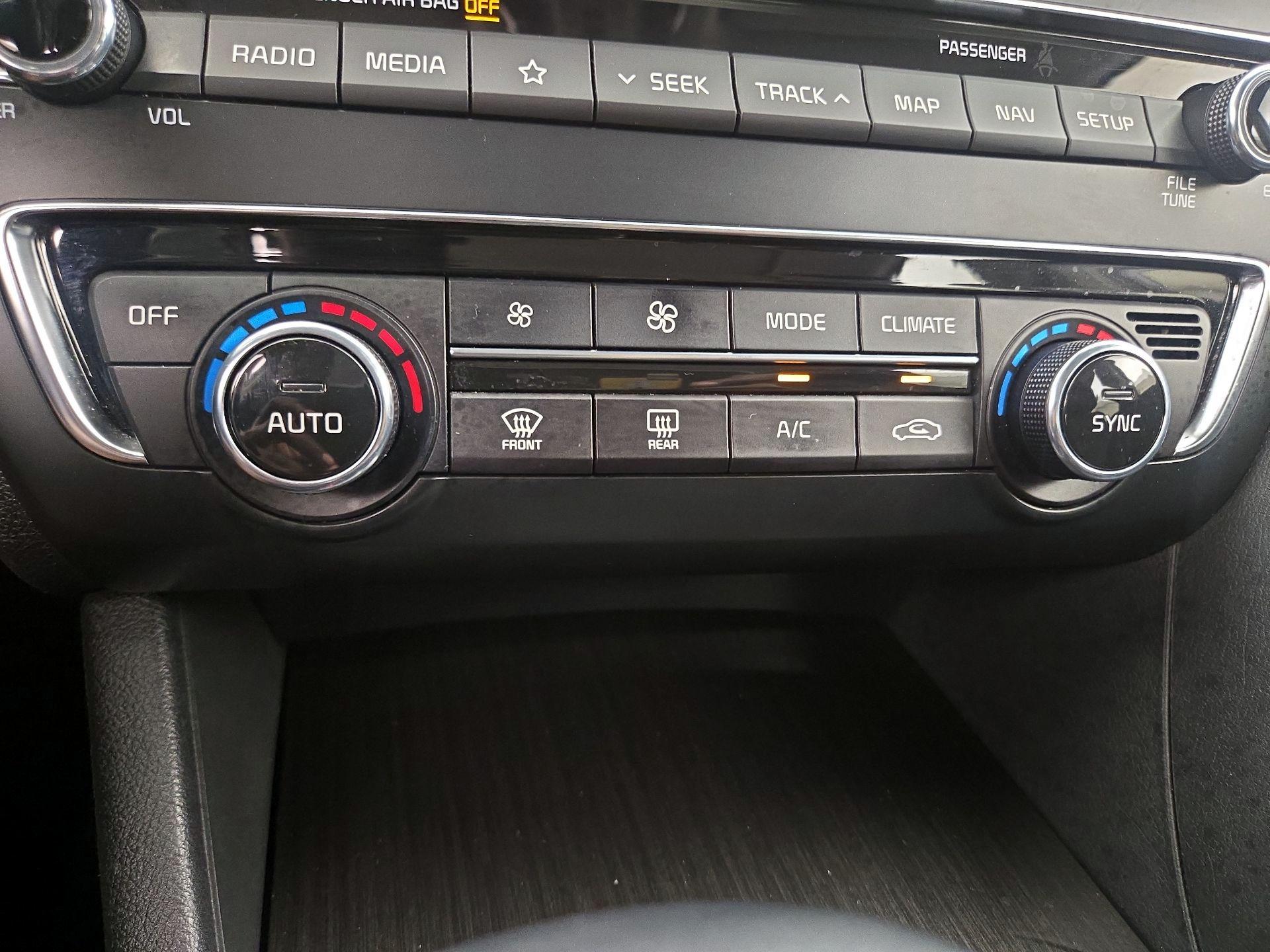 Thumbnail: 2019 Kia Optima - 17