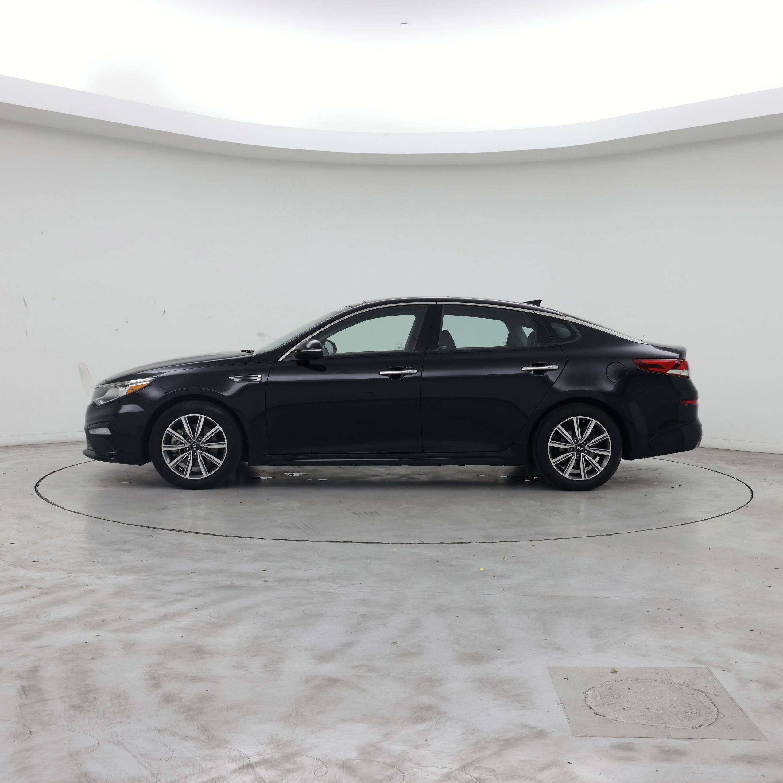 Thumbnail: 2019 Kia Optima - 3