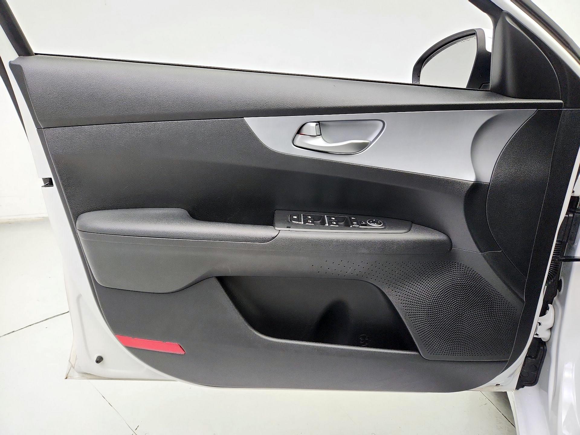 Thumbnail: 2023 Kia Forte - 12