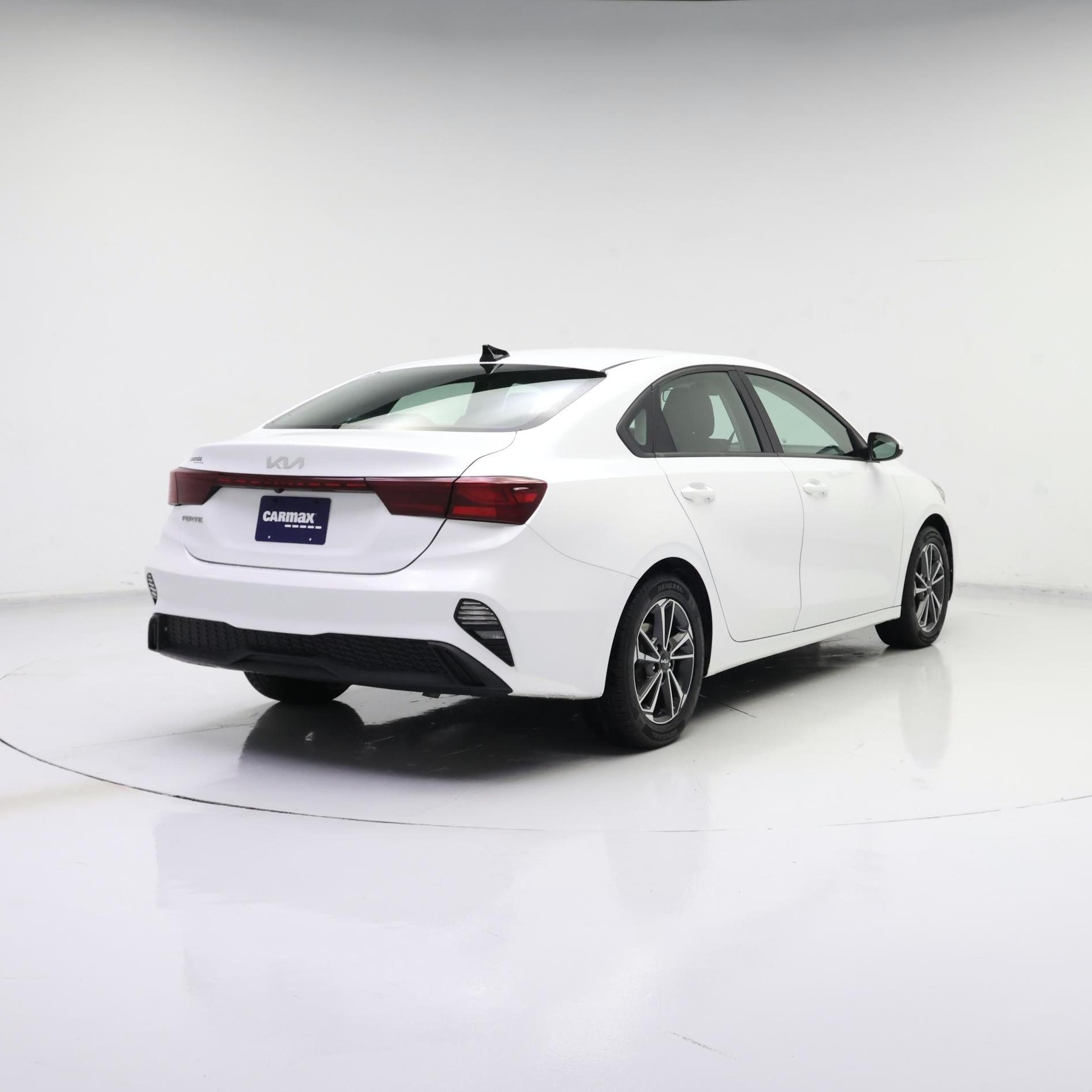 Thumbnail: 2023 Kia Forte - 8