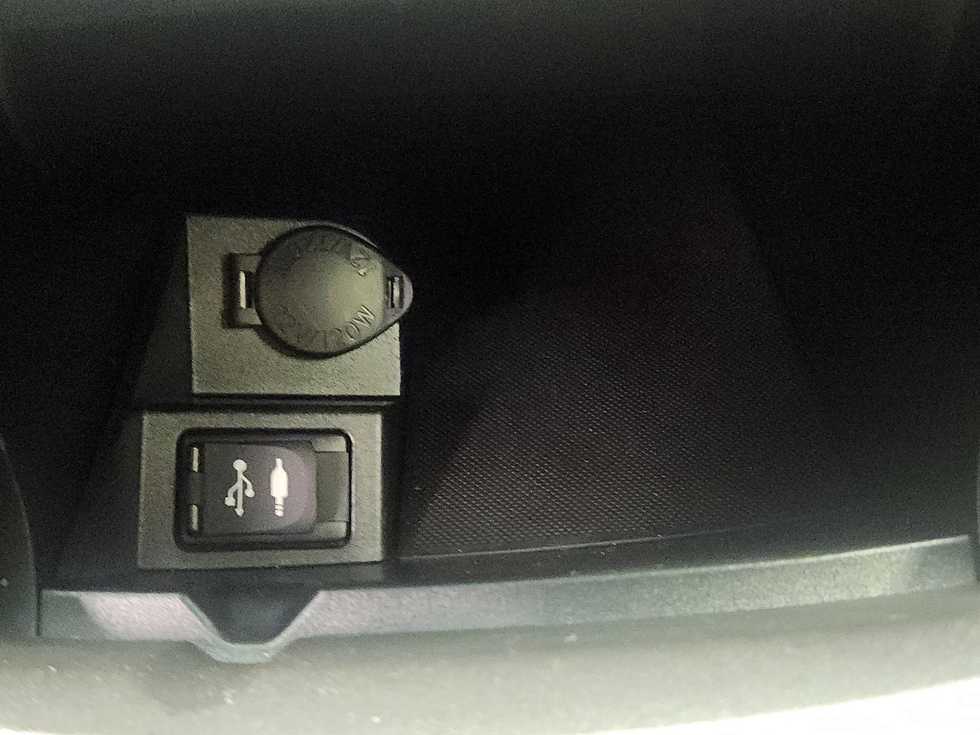 Thumbnail: 2016 Toyota Camry - 18