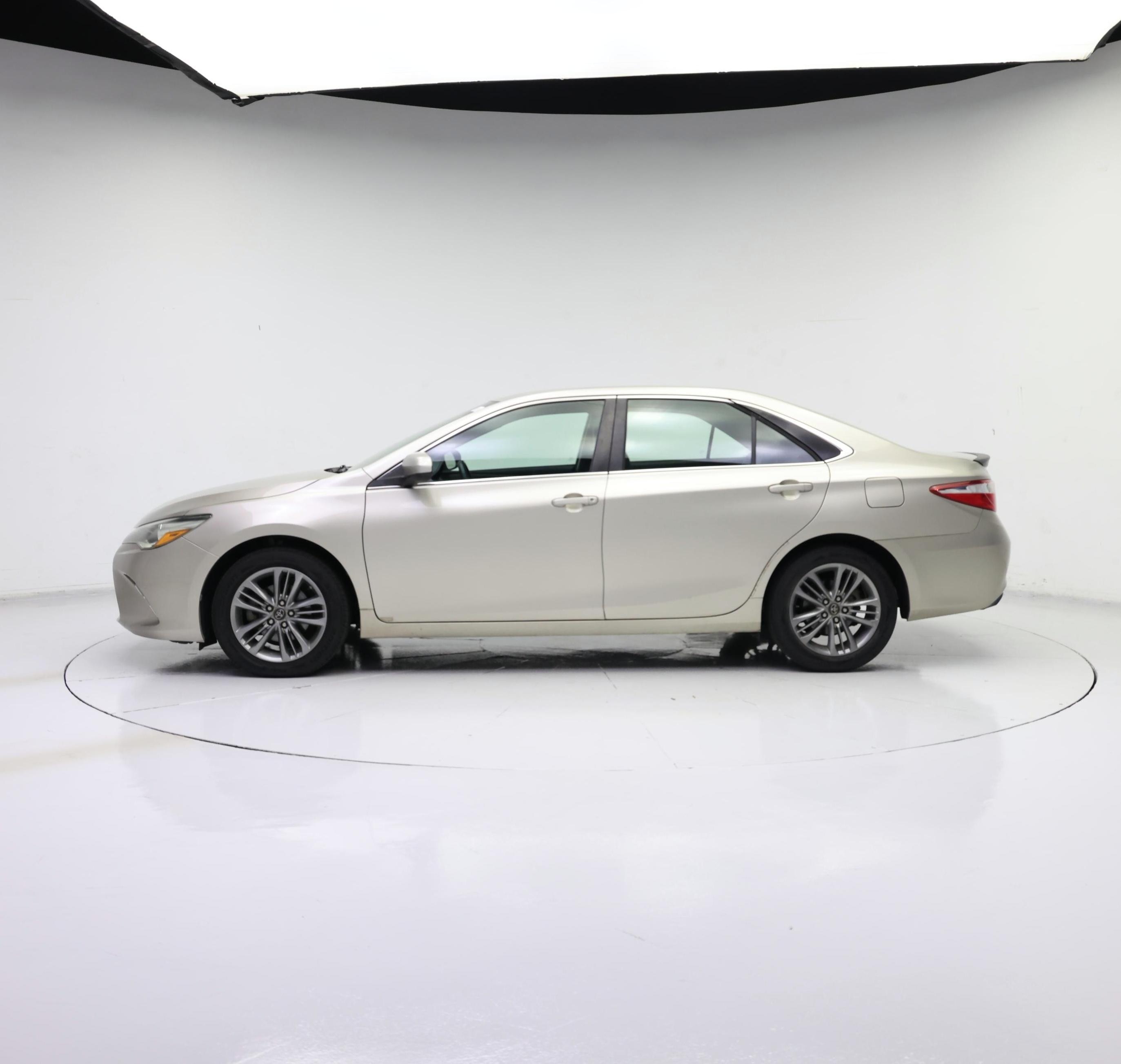 Thumbnail: 2016 Toyota Camry - 3