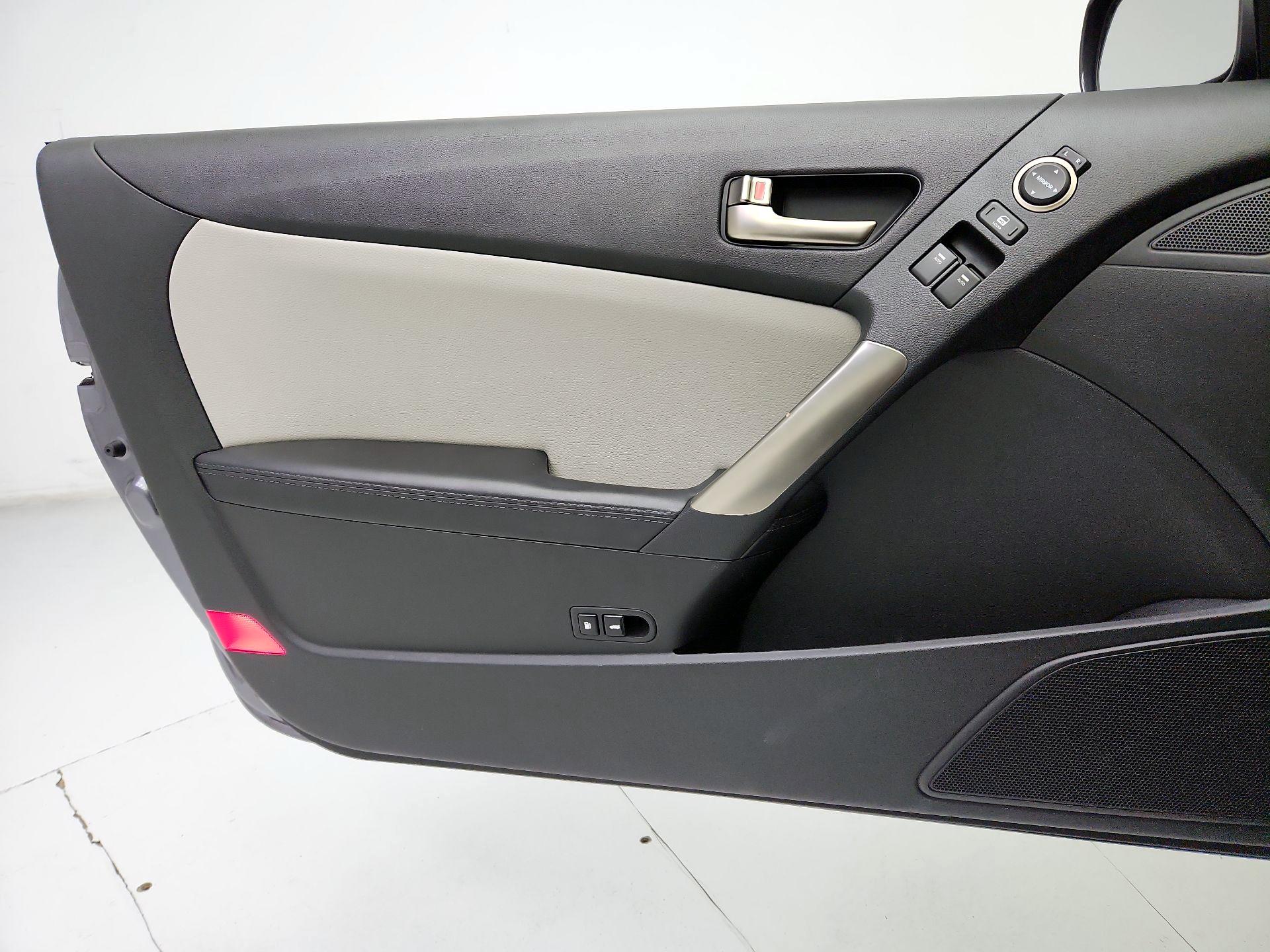 Thumbnail: 2014 Hyundai Genesis - 12
