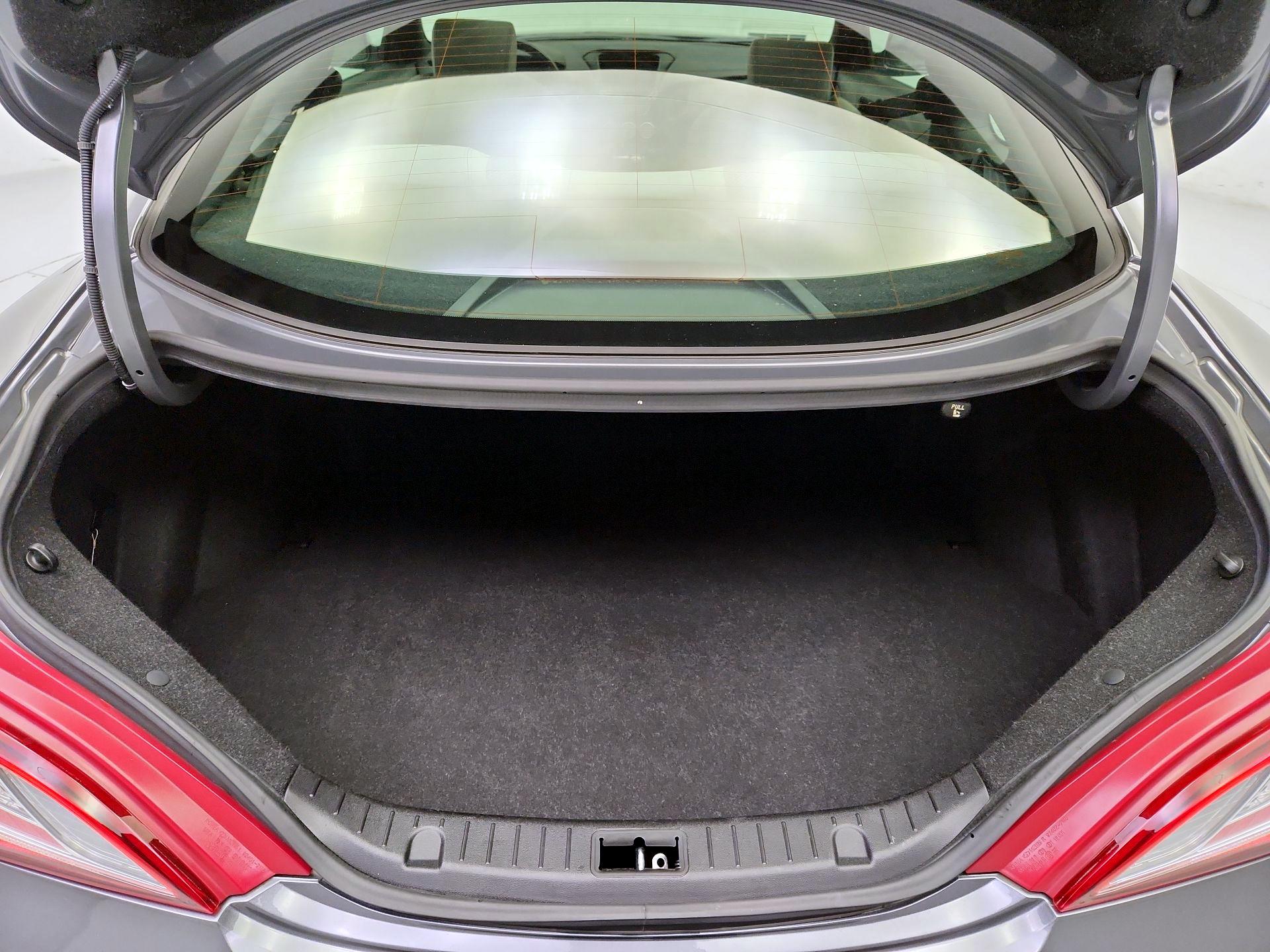 Thumbnail: 2014 Hyundai Genesis - 19