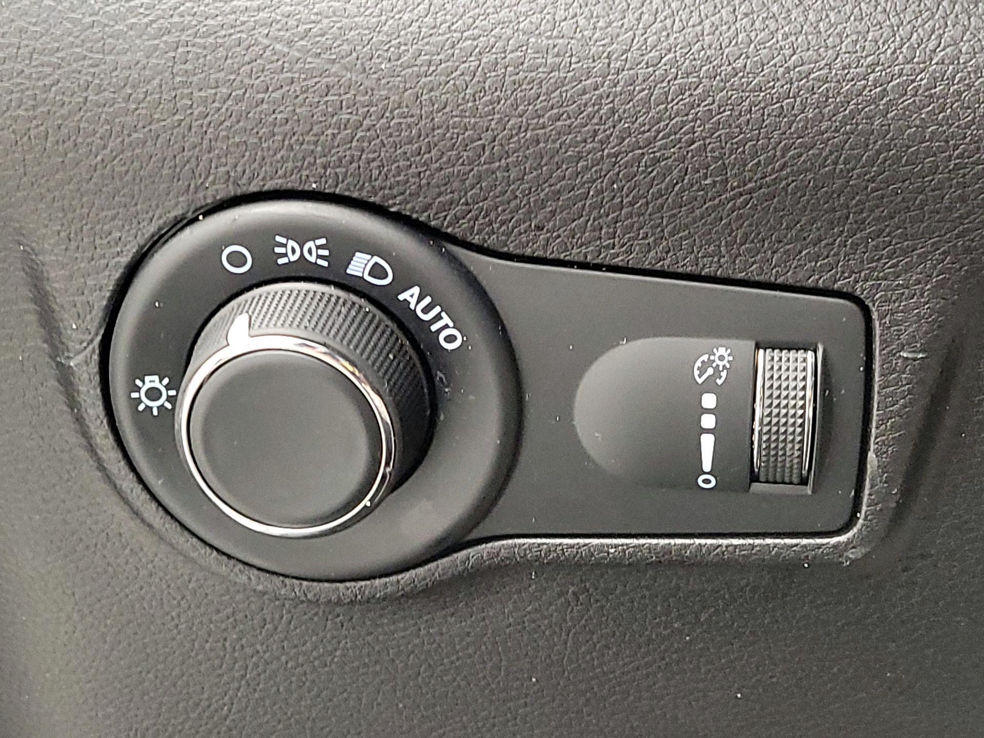 Thumbnail: 2023 Jeep Compass - 13