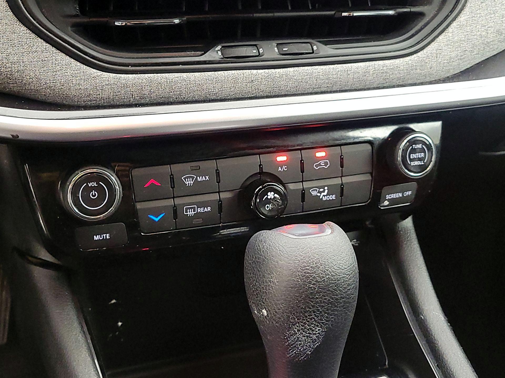 Thumbnail: 2023 Jeep Compass - 16