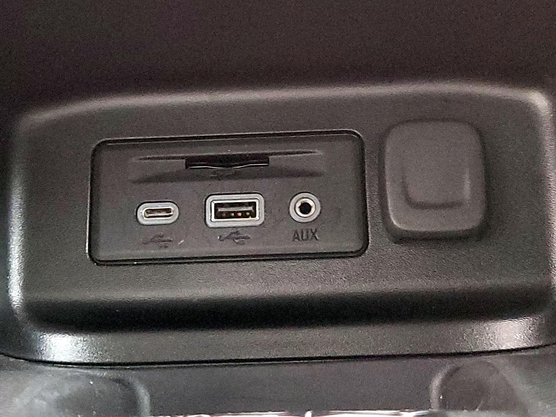 Thumbnail: 2021 Chevrolet Equinox - 18