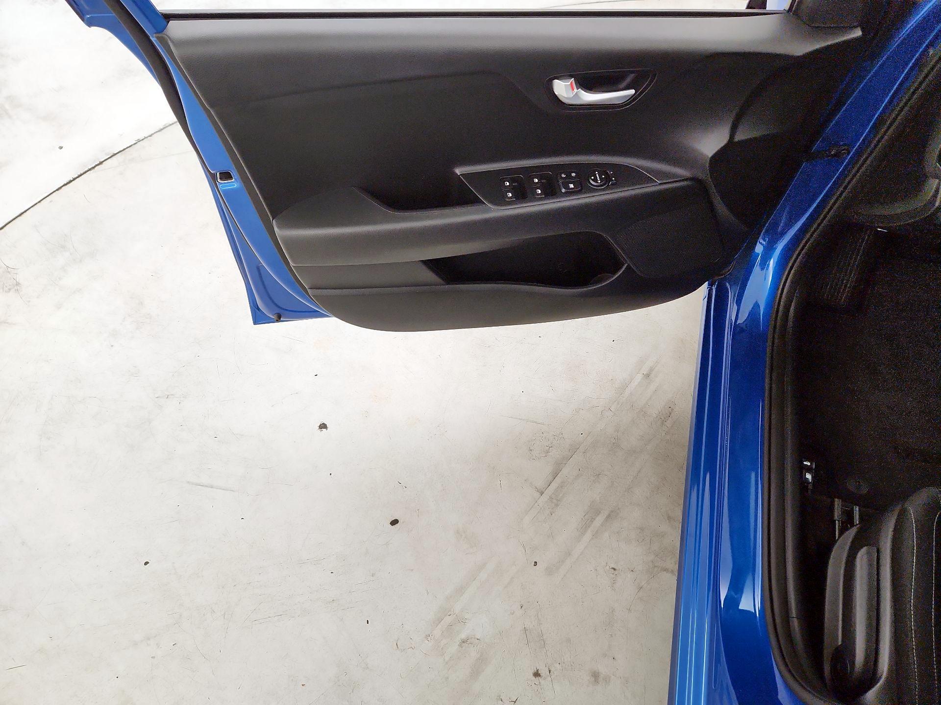 Thumbnail: 2023 Kia Rio - 12