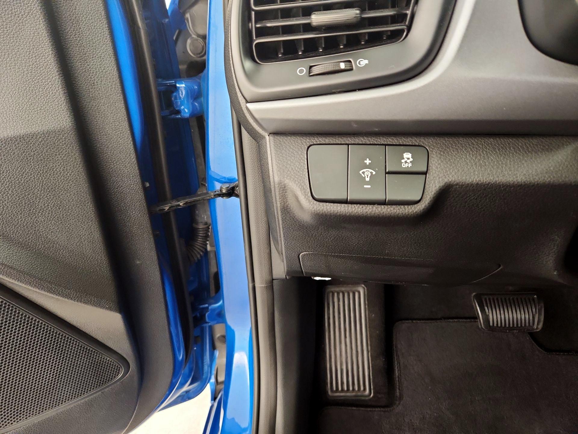 Thumbnail: 2023 Kia Rio - 13