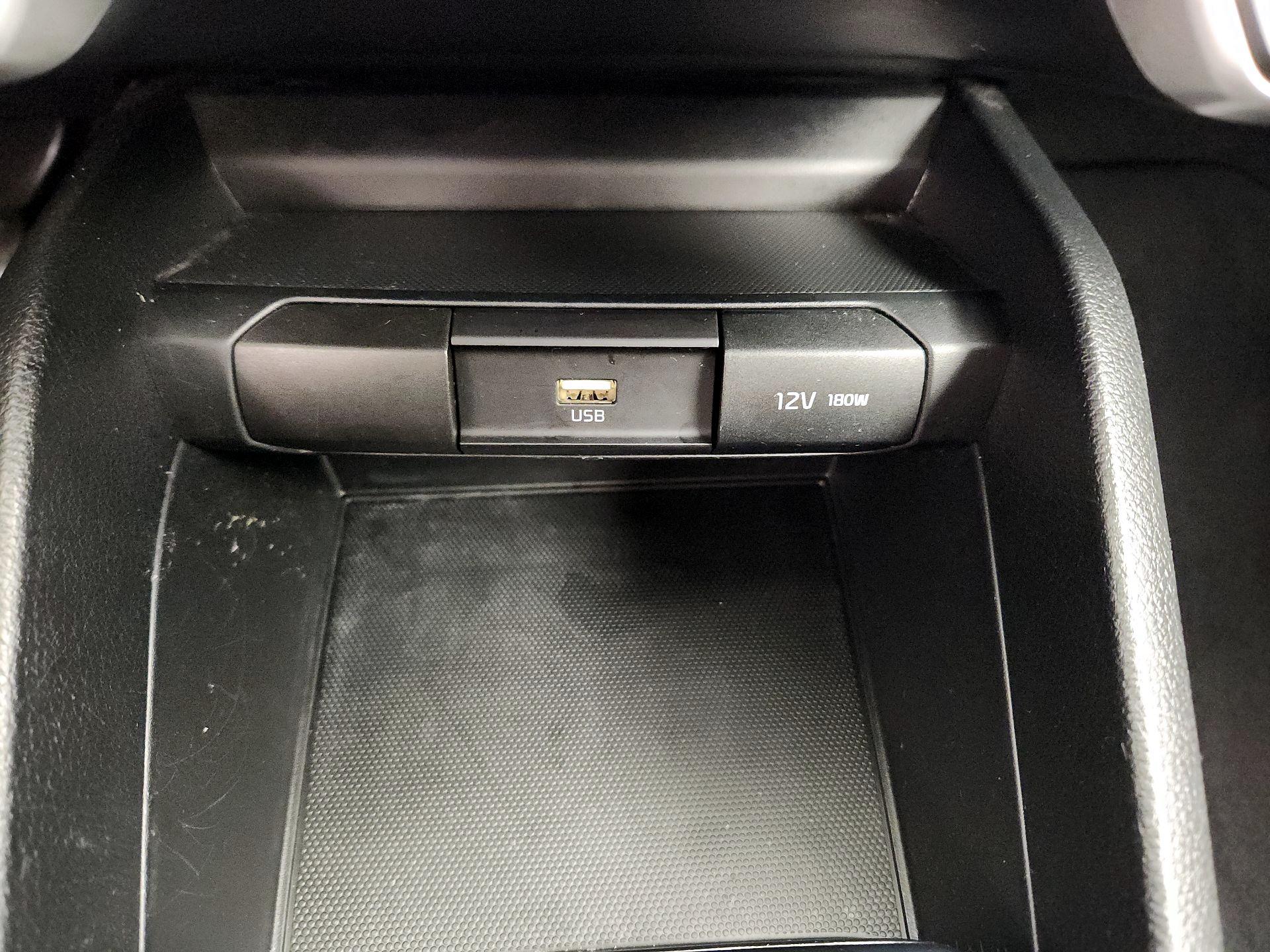 Thumbnail: 2023 Kia Rio - 18