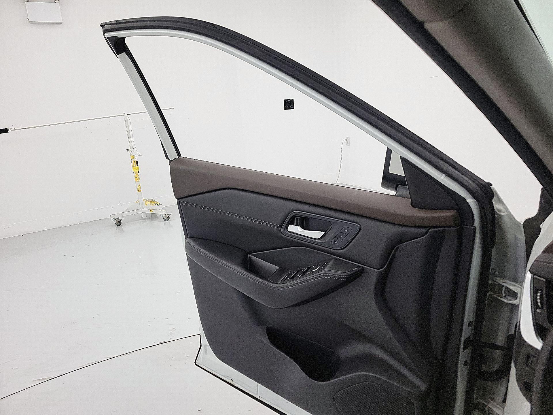 Thumbnail: 2023 Nissan Rogue - 12