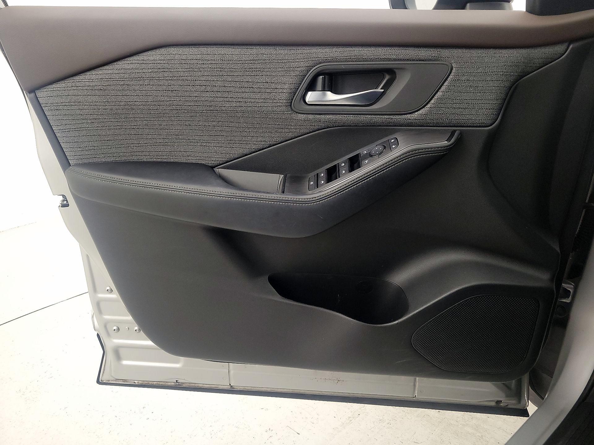 Thumbnail: 2023 Nissan Rogue - 12