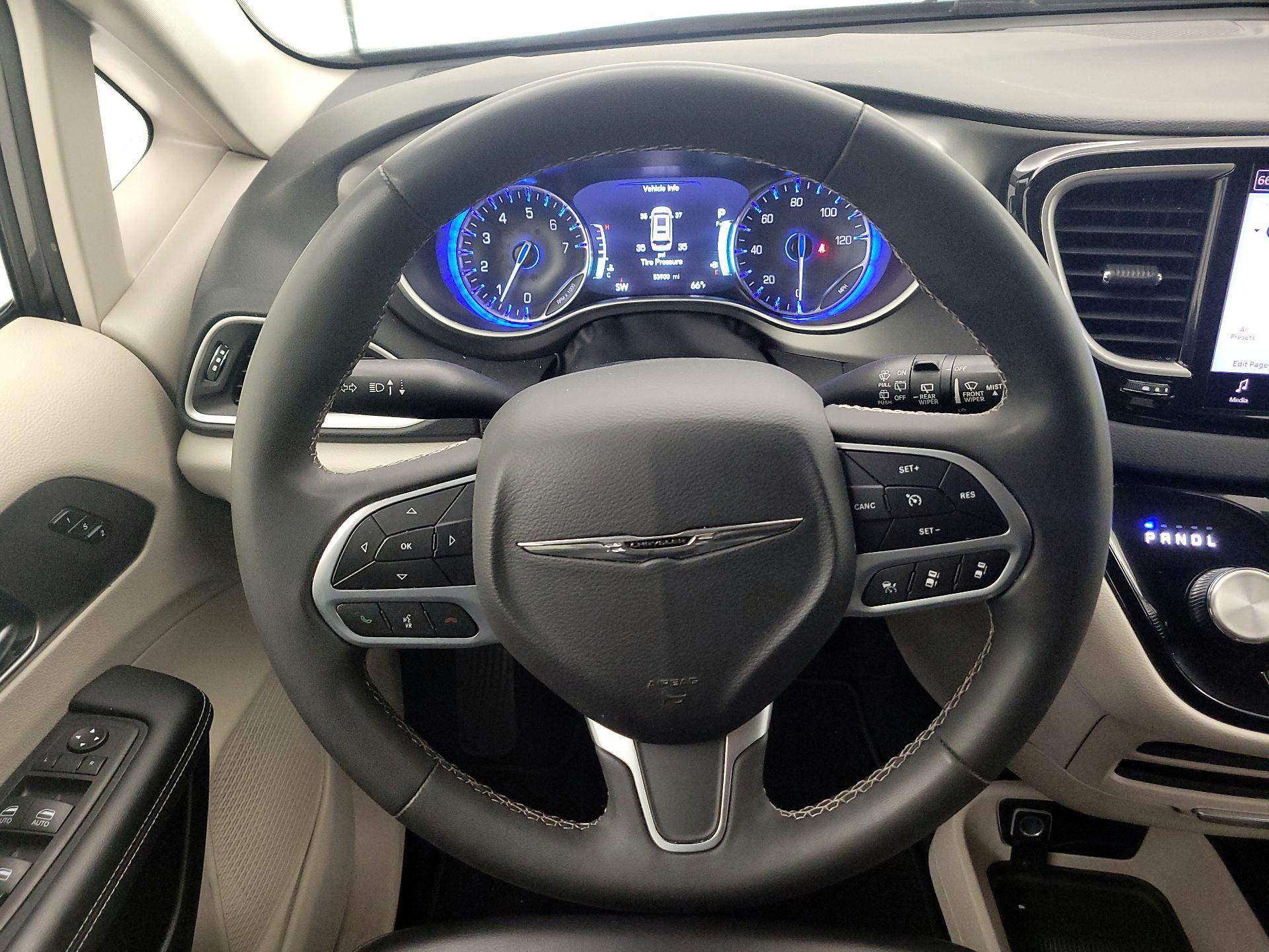 Thumbnail: 2023 Chrysler Pacifica - 10