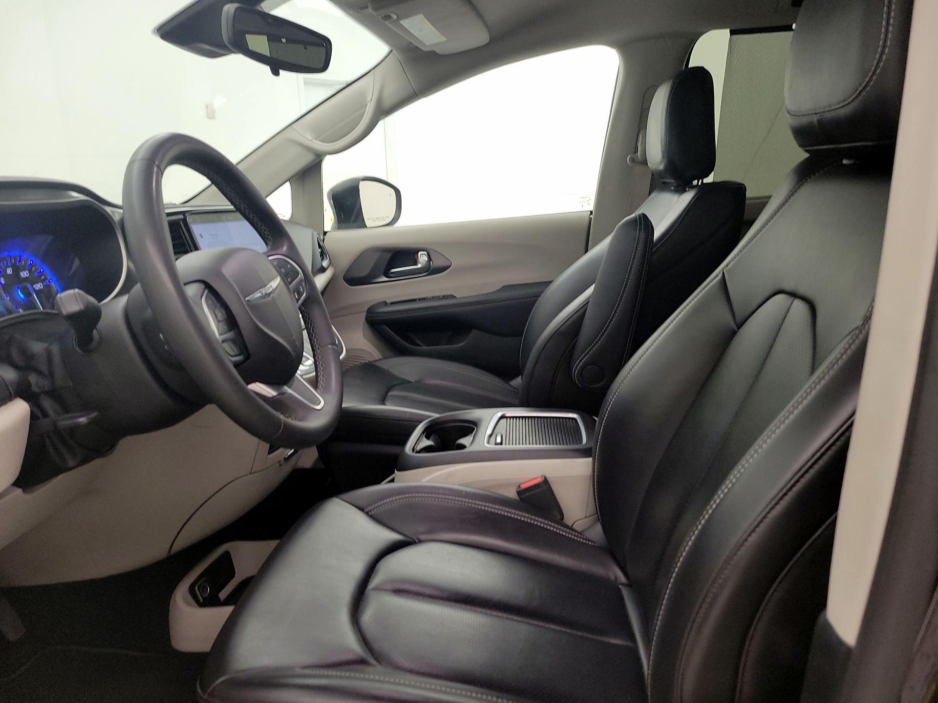 Thumbnail: 2023 Chrysler Pacifica - 11
