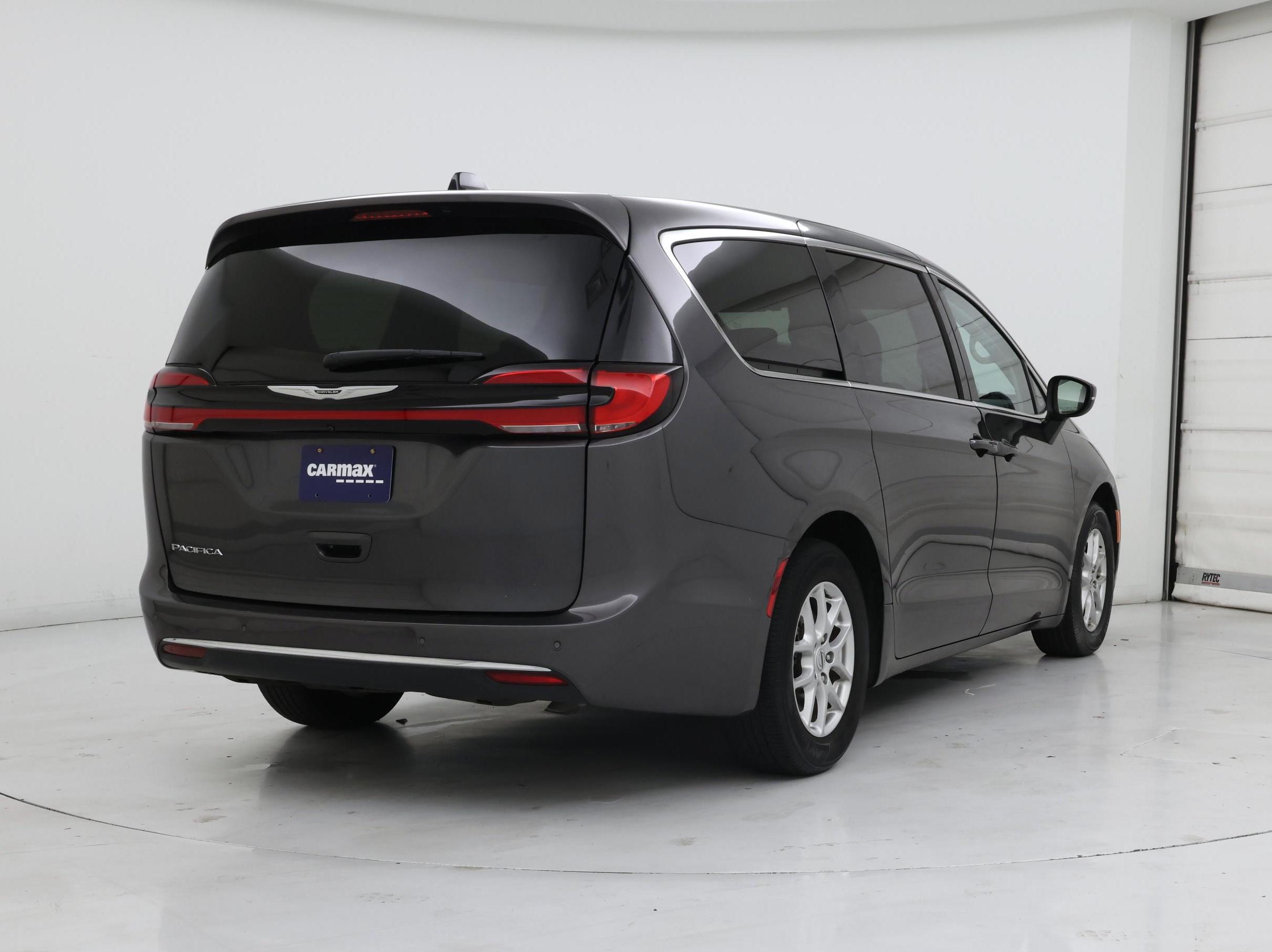Thumbnail: 2023 Chrysler Pacifica - 8