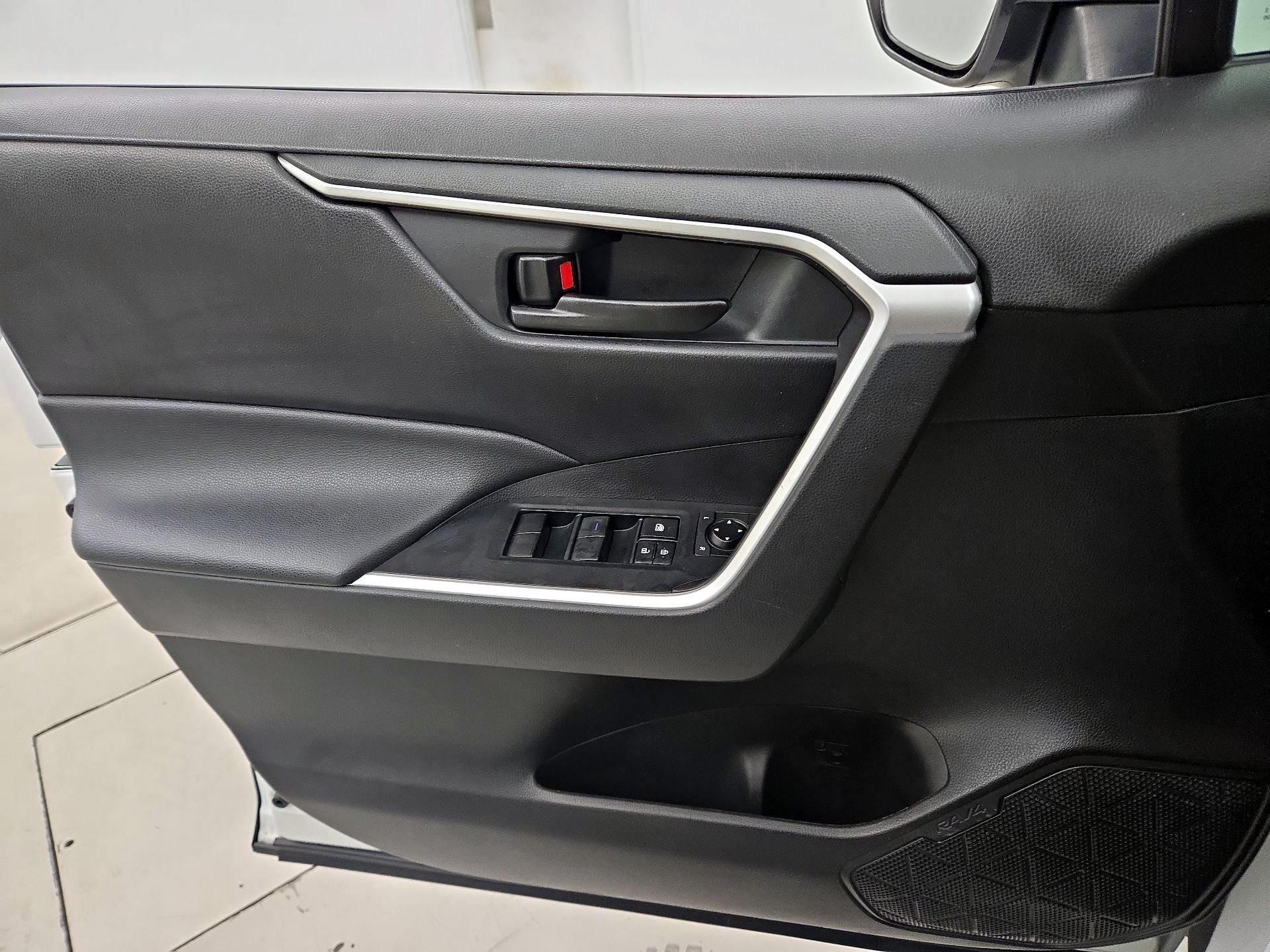 Thumbnail: 2021 Toyota RAV4 - 12