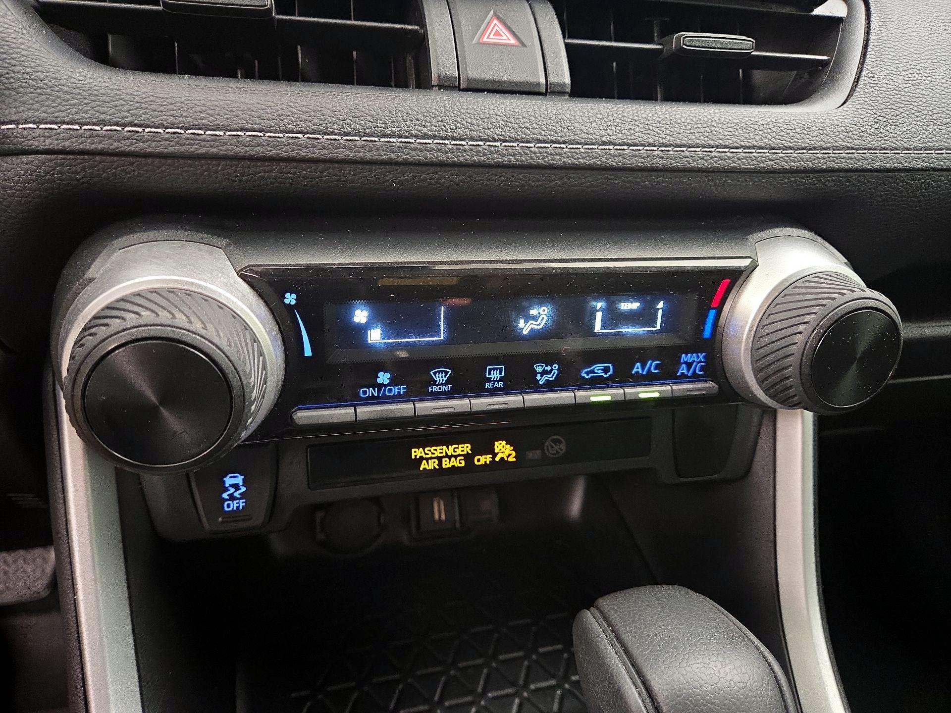 Thumbnail: 2021 Toyota RAV4 - 16