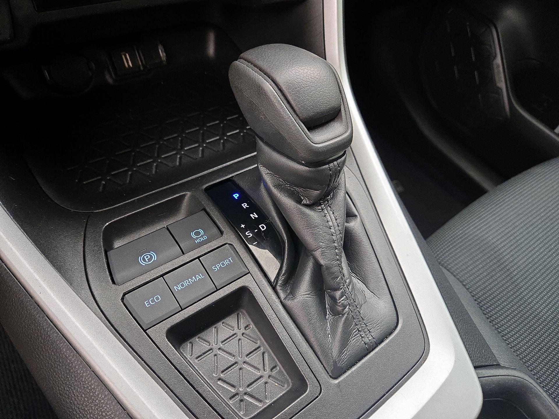 Thumbnail: 2021 Toyota RAV4 - 17