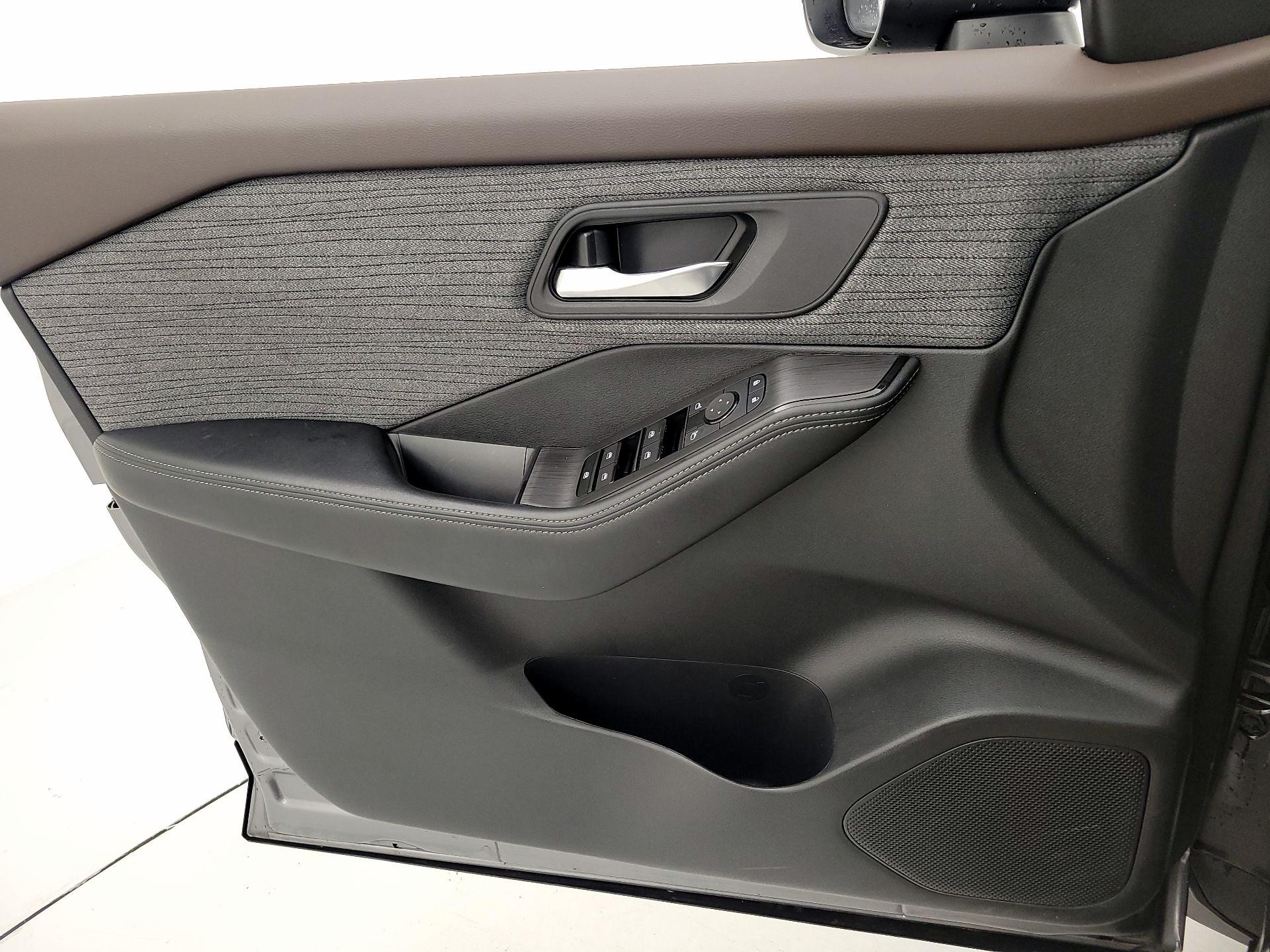 Thumbnail: 2023 Nissan Rogue - 12