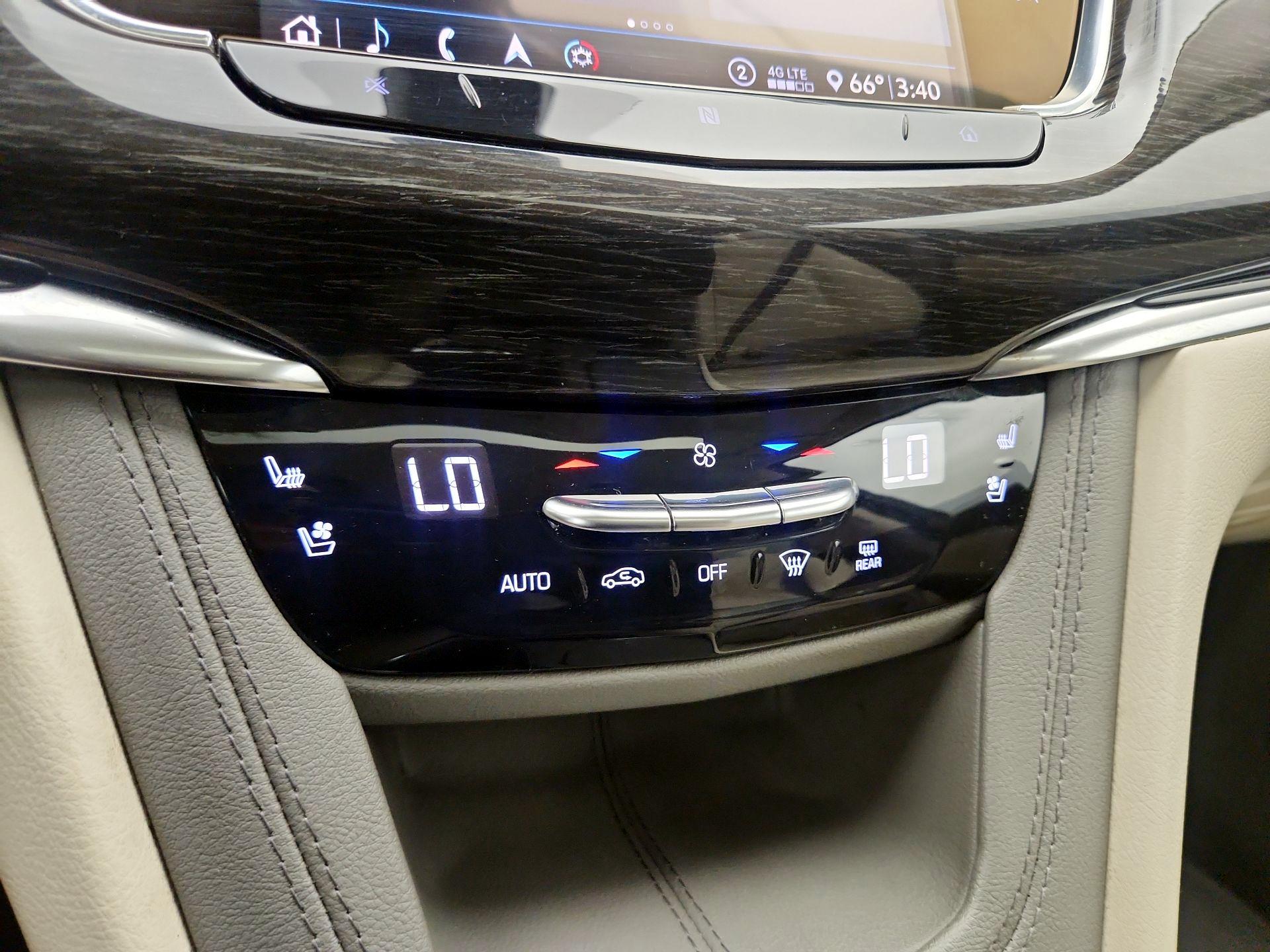 Thumbnail: 2020 Cadillac XT6 - 17