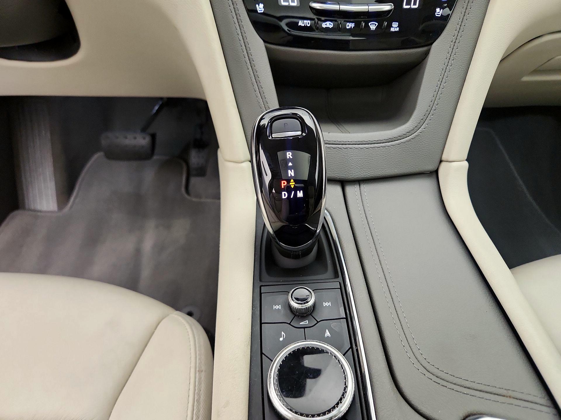 Thumbnail: 2020 Cadillac XT6 - 18