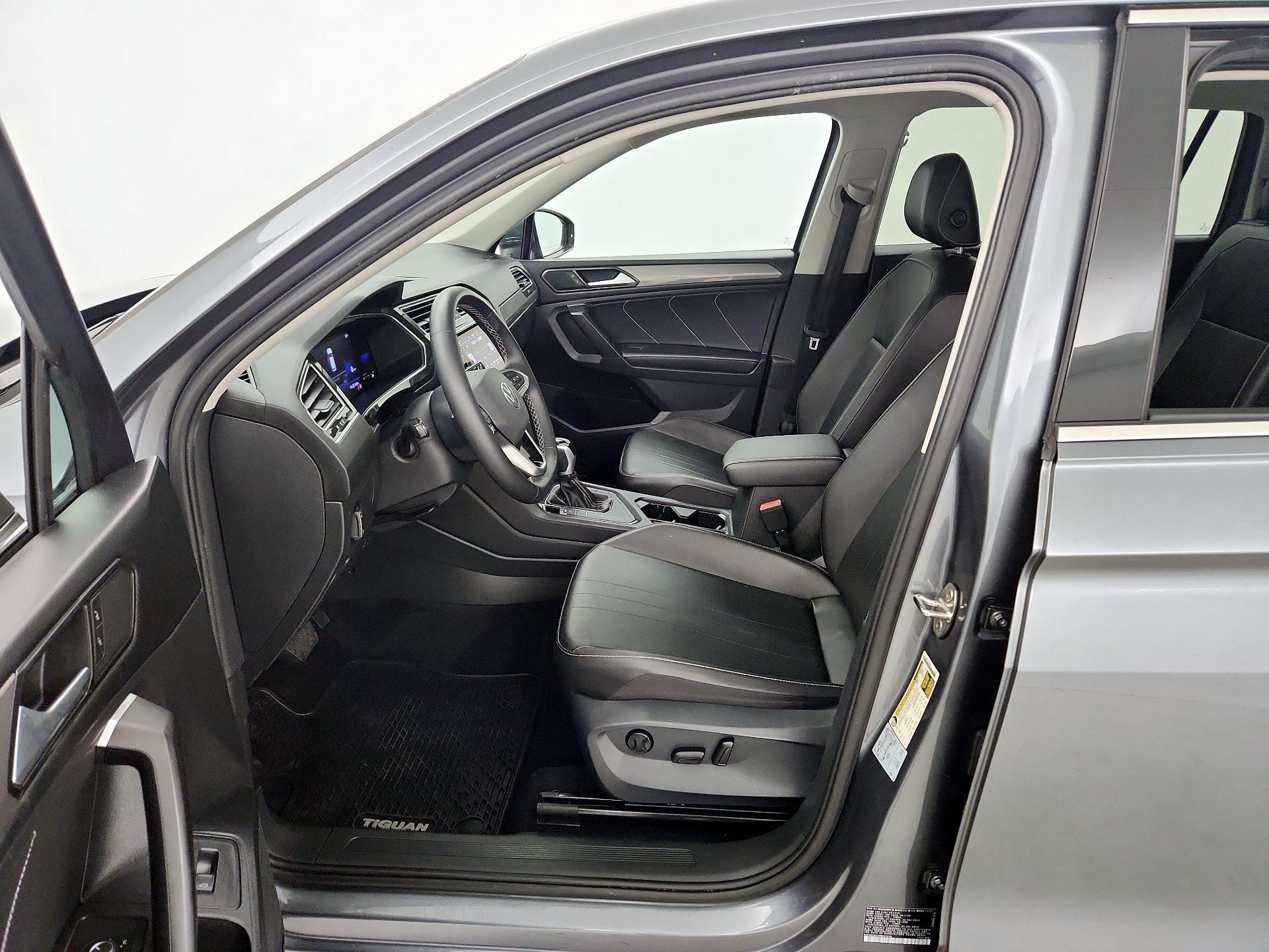 Thumbnail: 2022 Volkswagen Tiguan - 11