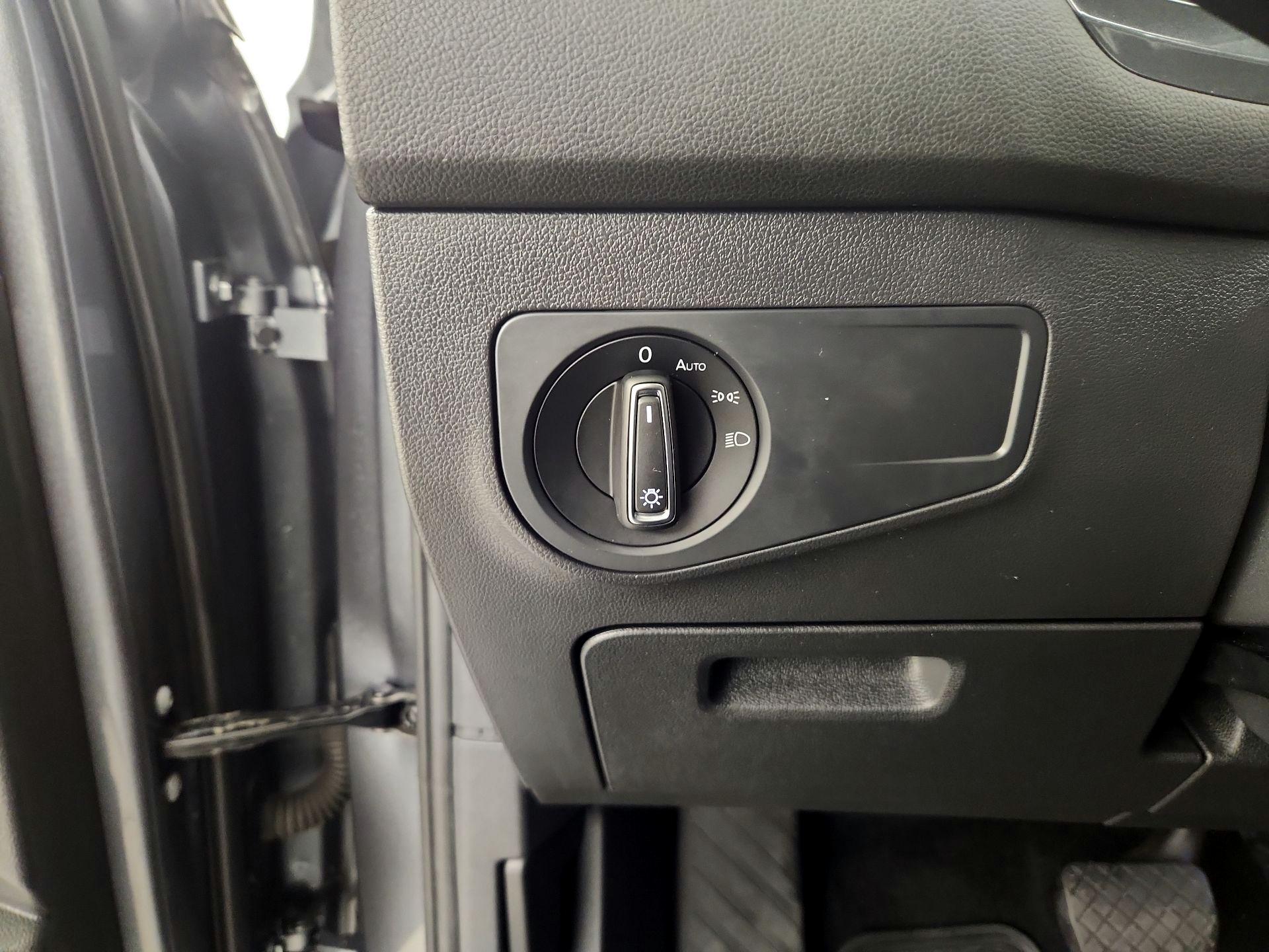 Thumbnail: 2022 Volkswagen Tiguan - 13