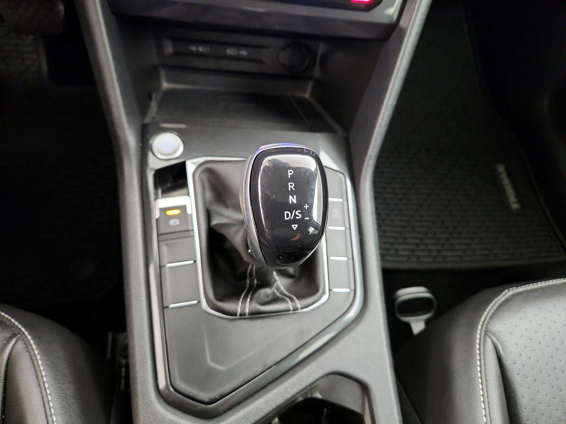 Thumbnail: 2022 Volkswagen Tiguan - 17