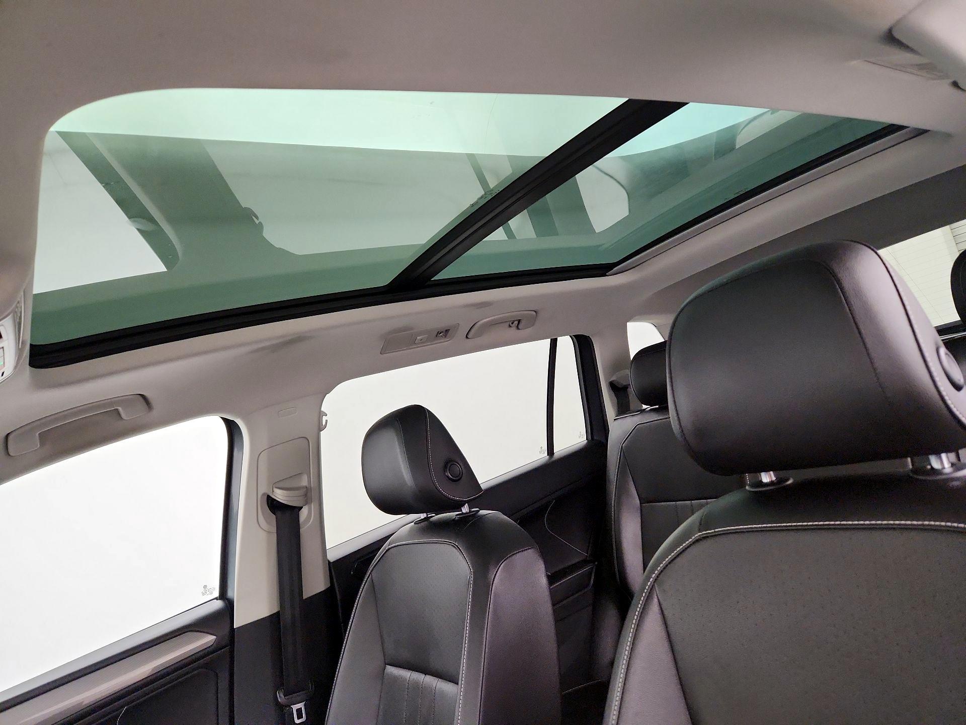 Thumbnail: 2022 Volkswagen Tiguan - 19