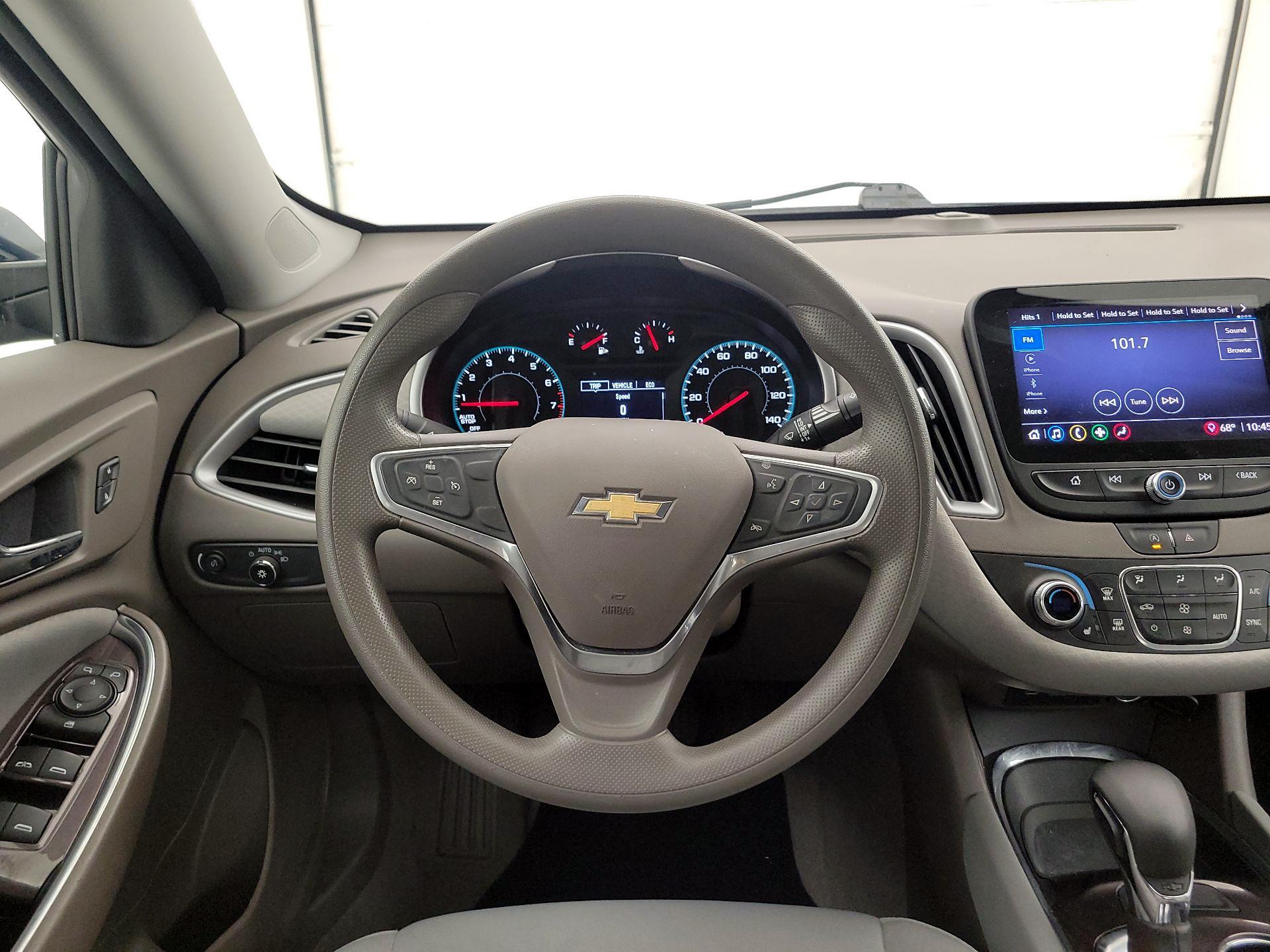 Thumbnail: 2022 Chevrolet Malibu - 10