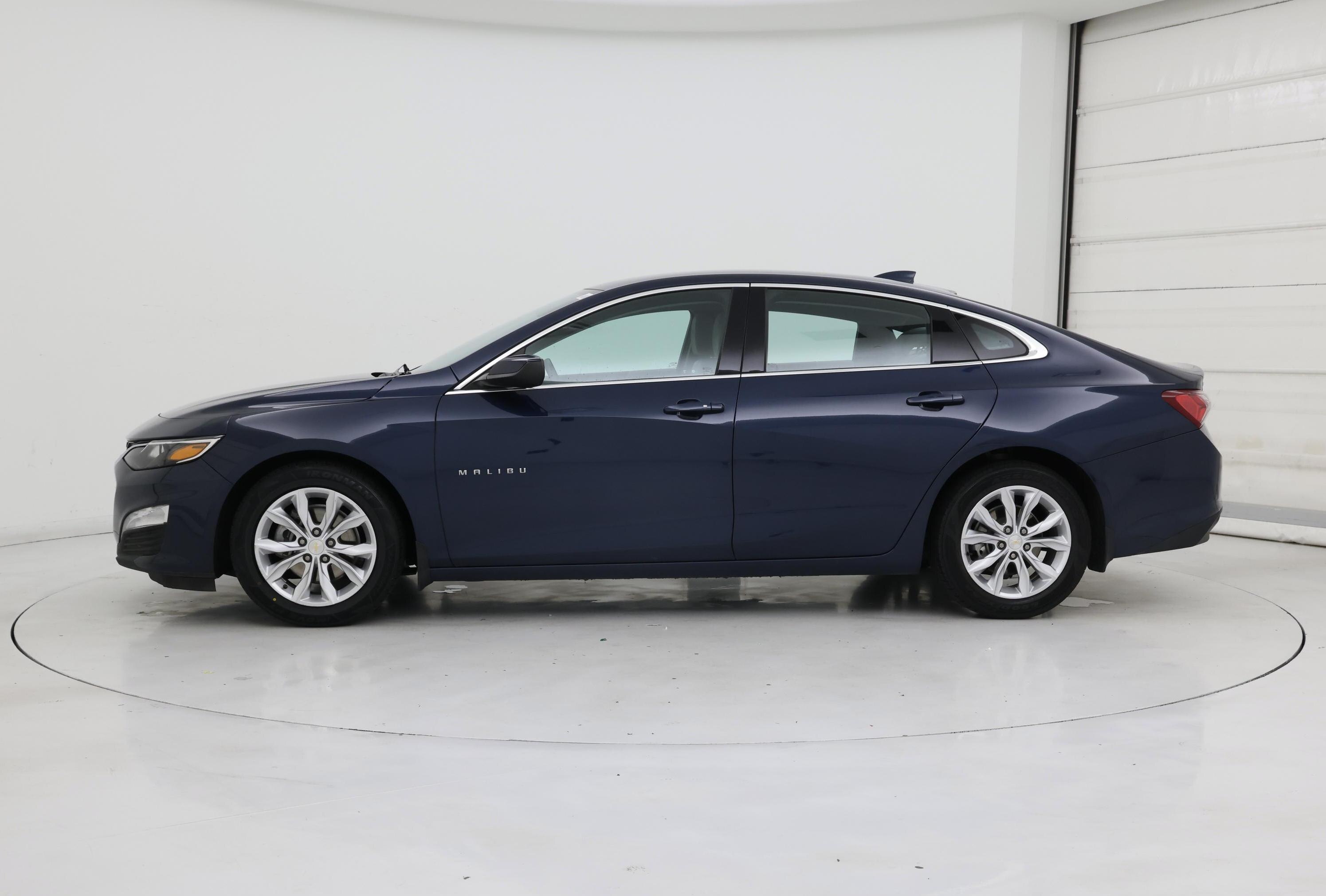 Thumbnail: 2022 Chevrolet Malibu - 3