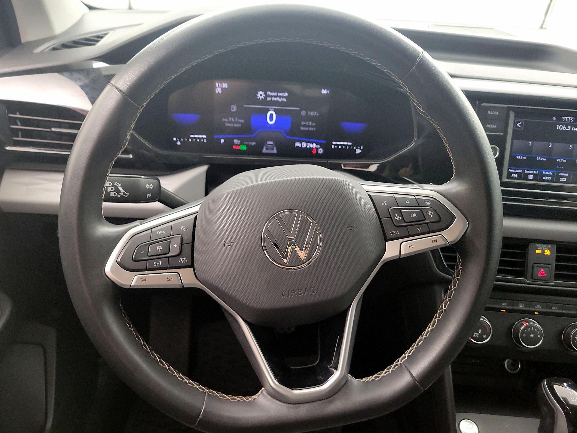 Thumbnail: 2022 Volkswagen Taos - 10