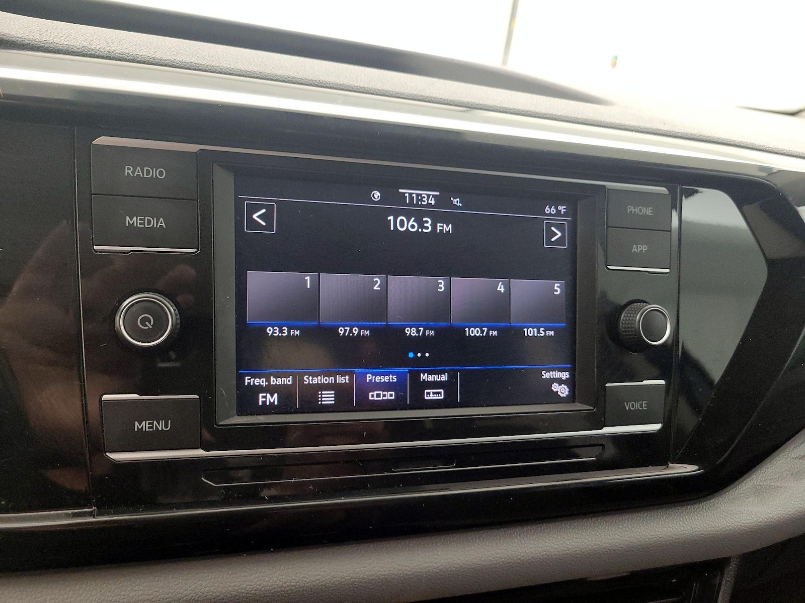 2022 Volkswagen Taos S - Photo 16