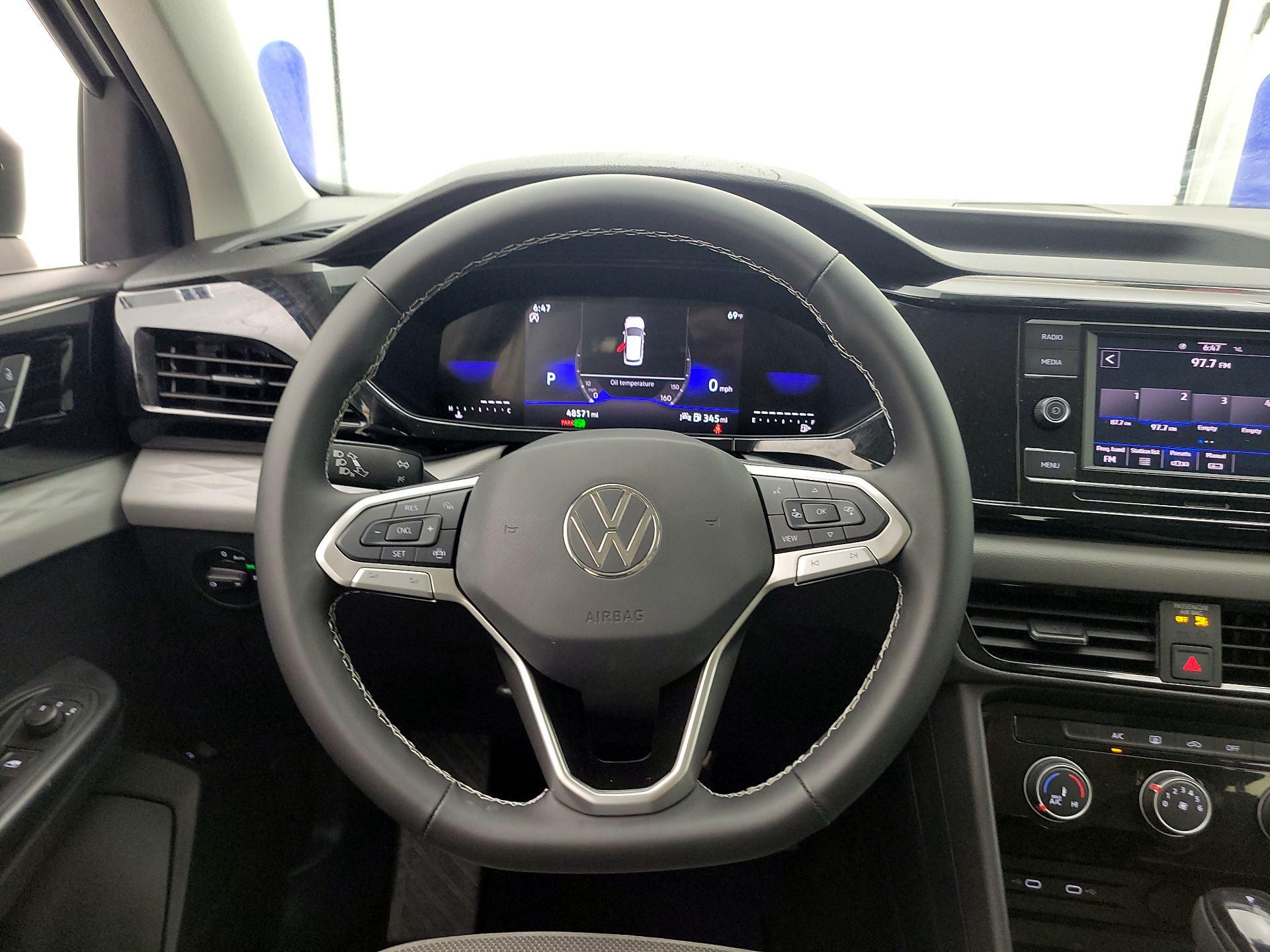 Thumbnail: 2023 Volkswagen Taos - 10