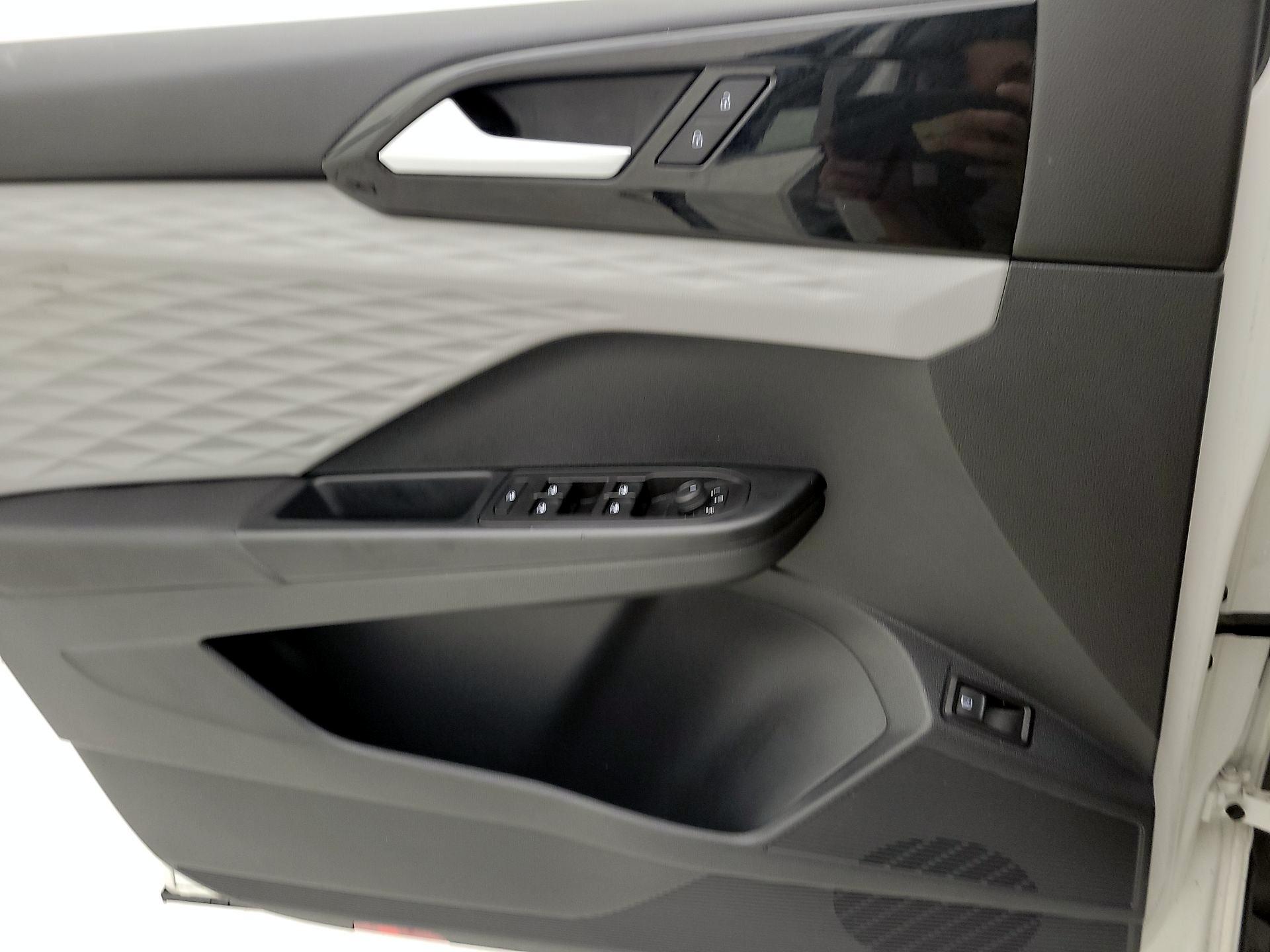Thumbnail: 2023 Volkswagen Taos - 12