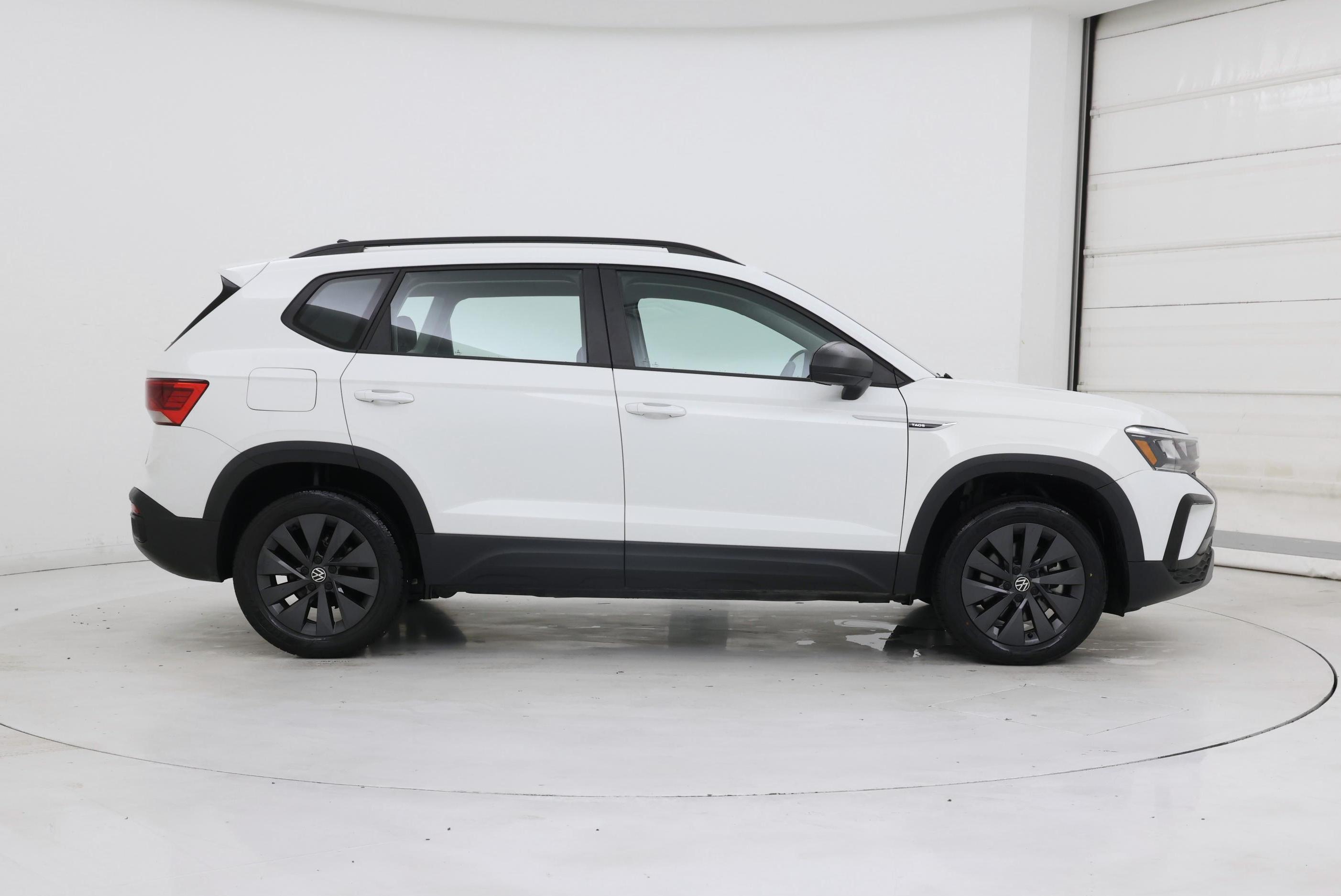 Thumbnail: 2023 Volkswagen Taos - 7