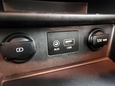 USB/AUX Ports
