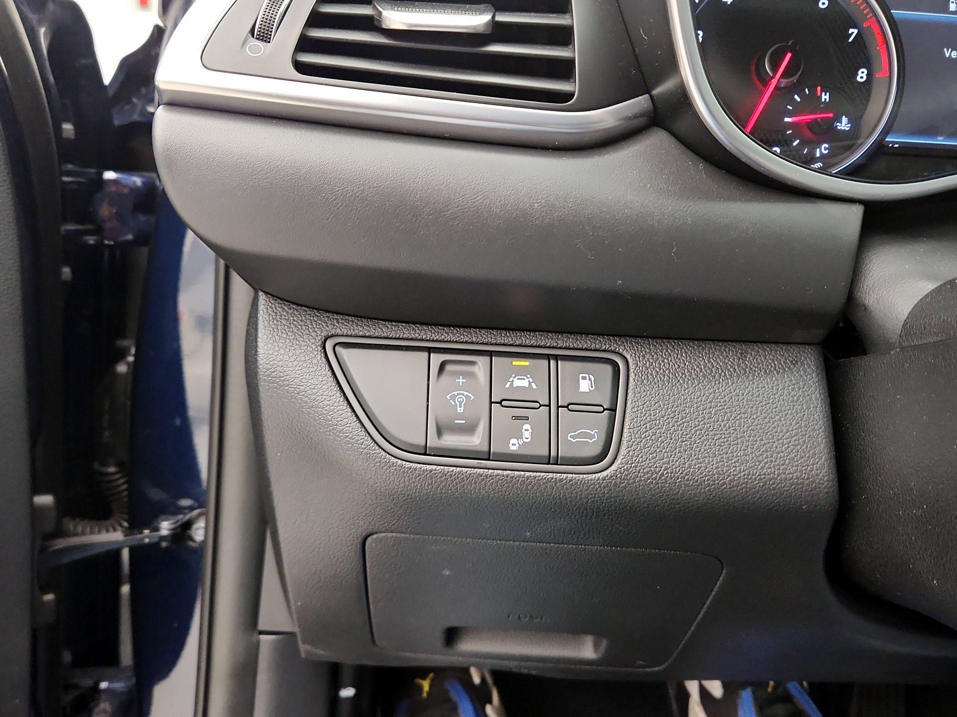 Thumbnail: 2020 Genesis G70 - 13